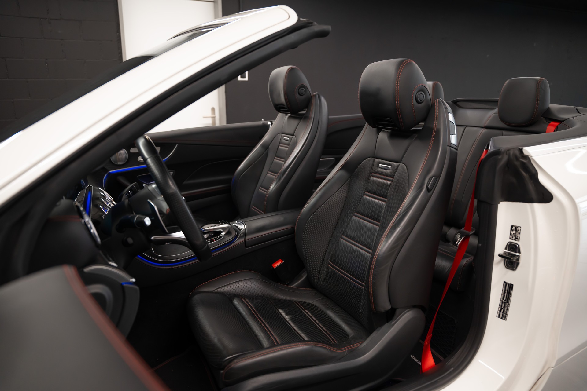MERCEDES-BENZ E 53 Cabriolet AMG 4 Matic+ 9G-Tronic / CH Auto / Sitzbelüftung / Nackenheizung / Red Stiching Elemente / Burmester-image-10