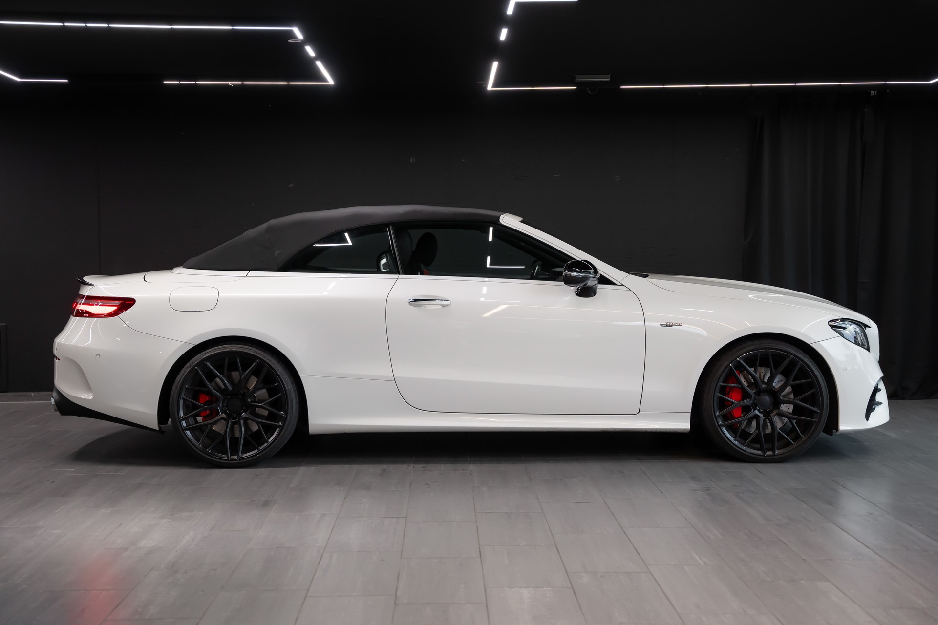 MERCEDES-BENZ E 53 Cabriolet AMG 4 Matic+ 9G-Tronic / CH Auto / Sitzbelüftung / Nackenheizung / Red Stiching Elemente / Burmester-image-4