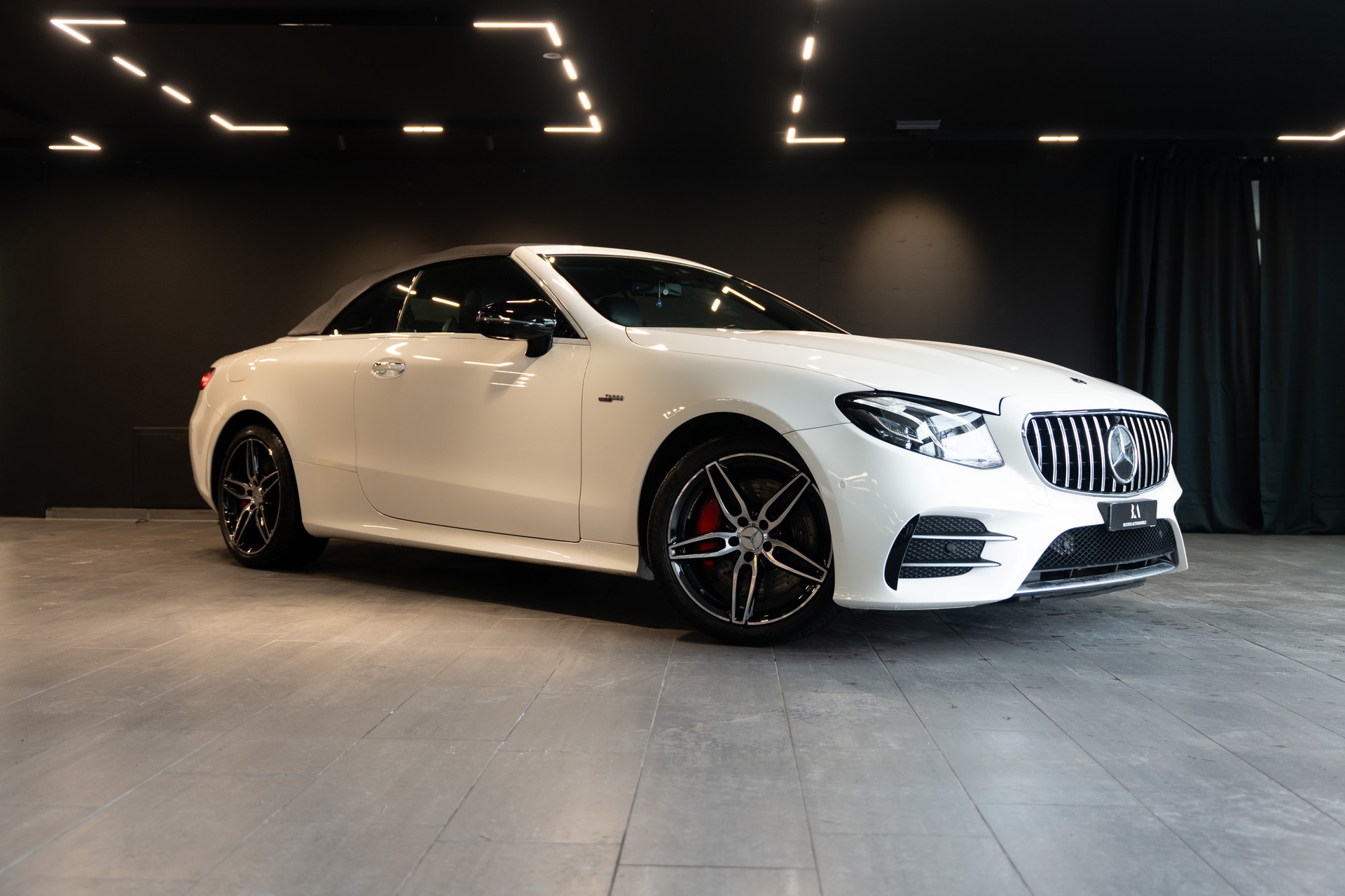 MERCEDES-BENZ E 53 Cabriolet AMG 4 Matic+ 9G-Tronic / Ch Auto / Sitzbelüftung / Nackenheizung / Red Stiching Elemente / Burmester