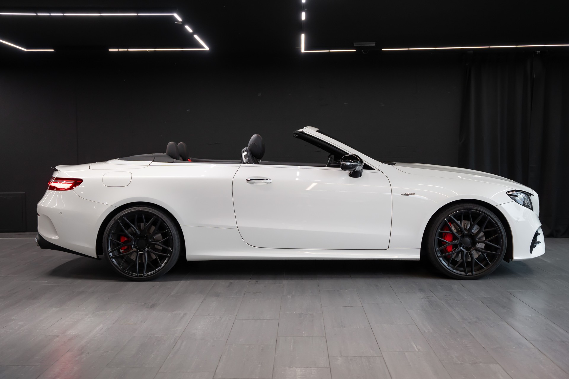 MERCEDES-BENZ E 53 Cabriolet AMG 4 Matic+ 9G-Tronic / CH Auto / Sitzbelüftung / Nackenheizung / Red Stiching Elemente / Burmester-image-5