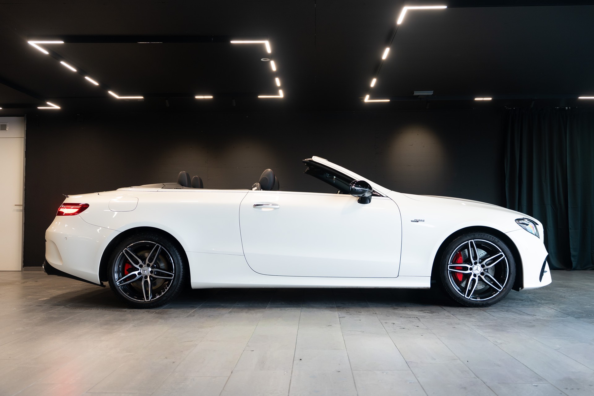 MERCEDES-BENZ E 53 Cabriolet AMG 4 Matic+ 9G-Tronic / CH Auto / Sitzbelüftung / Nackenheizung / Red Stiching Elemente / Burmester-image-2