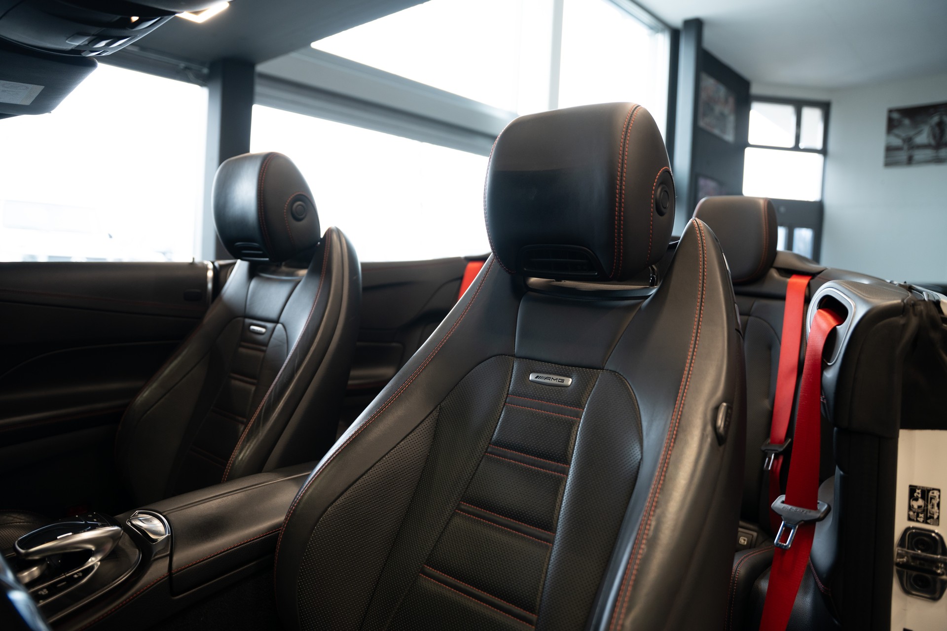 MERCEDES-BENZ E 53 Cabriolet AMG 4 Matic+ 9G-Tronic / CH Auto / Sitzbelüftung / Nackenheizung / Red Stiching Elemente / Burmester-image-9