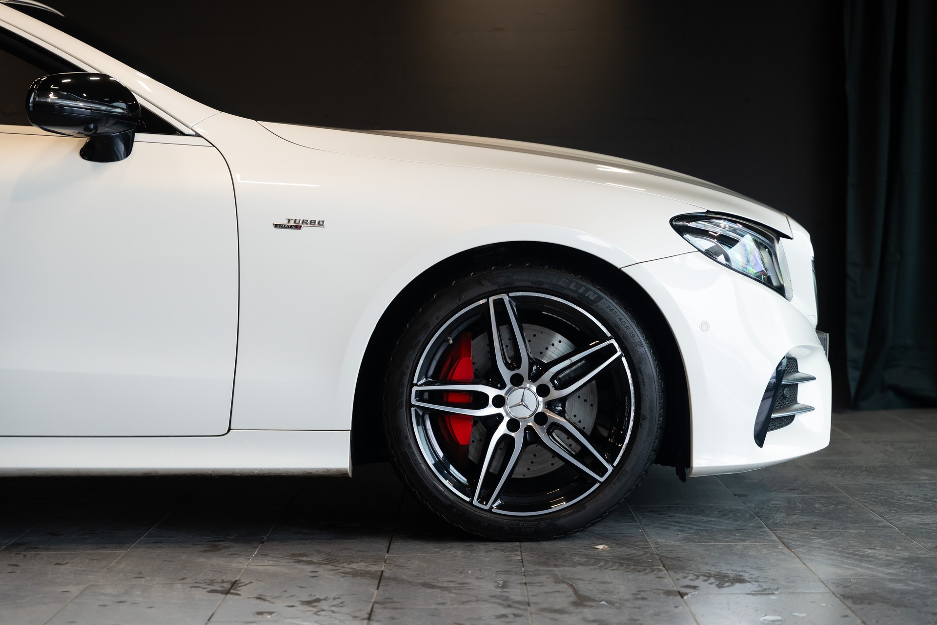 MERCEDES-BENZ E 53 Cabriolet AMG 4 Matic+ 9G-Tronic / CH Auto / Sitzbelüftung / Nackenheizung / Red Stiching Elemente / Burmester-image-3