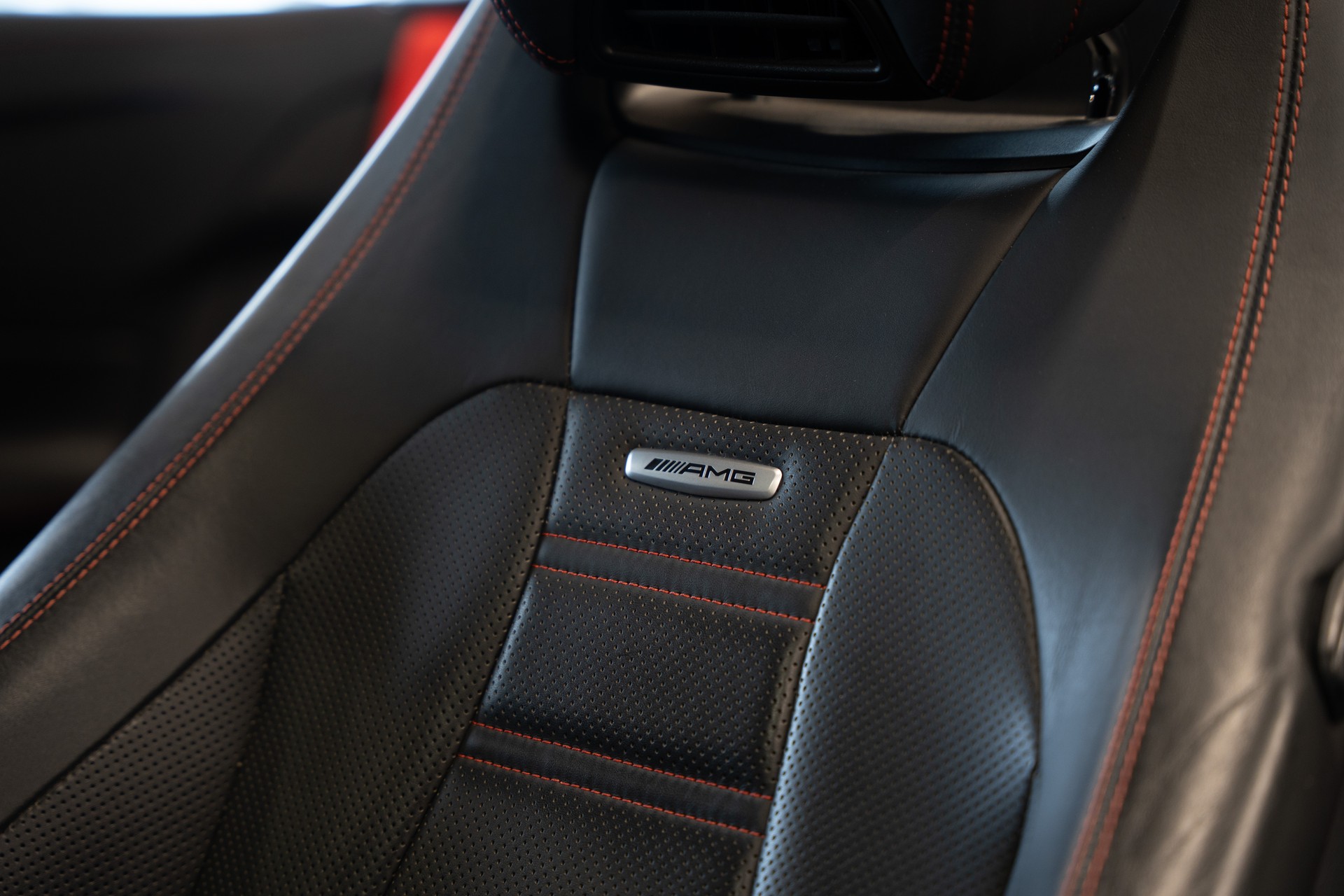 MERCEDES-BENZ E 53 Cabriolet AMG 4 Matic+ 9G-Tronic / CH Auto / Sitzbelüftung / Nackenheizung / Red Stiching Elemente / Burmester-image-10