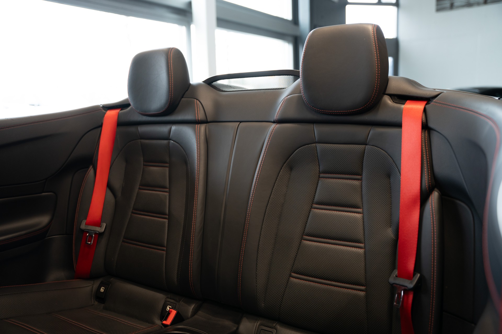 MERCEDES-BENZ E 53 Cabriolet AMG 4 Matic+ 9G-Tronic / CH Auto / Sitzbelüftung / Nackenheizung / Red Stiching Elemente / Burmester-image-12