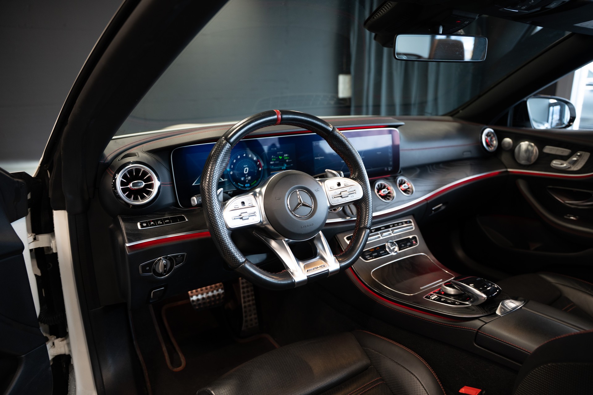 MERCEDES-BENZ E 53 Cabriolet AMG 4 Matic+ 9G-Tronic / CH Auto / Sitzbelüftung / Nackenheizung / Red Stiching Elemente / Burmester-image-8