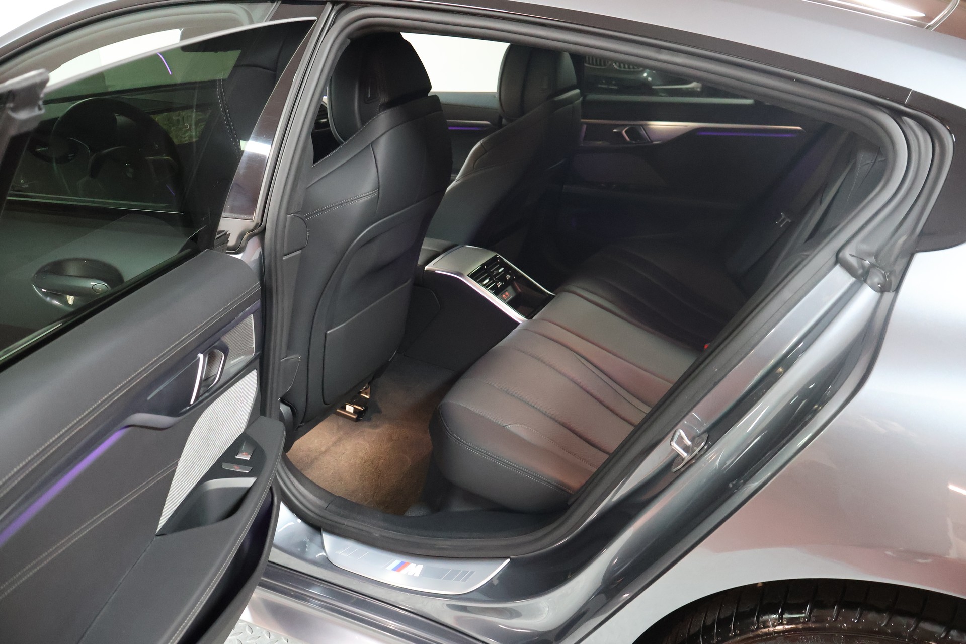 BMW M850i xDrive Steptronic-image-14