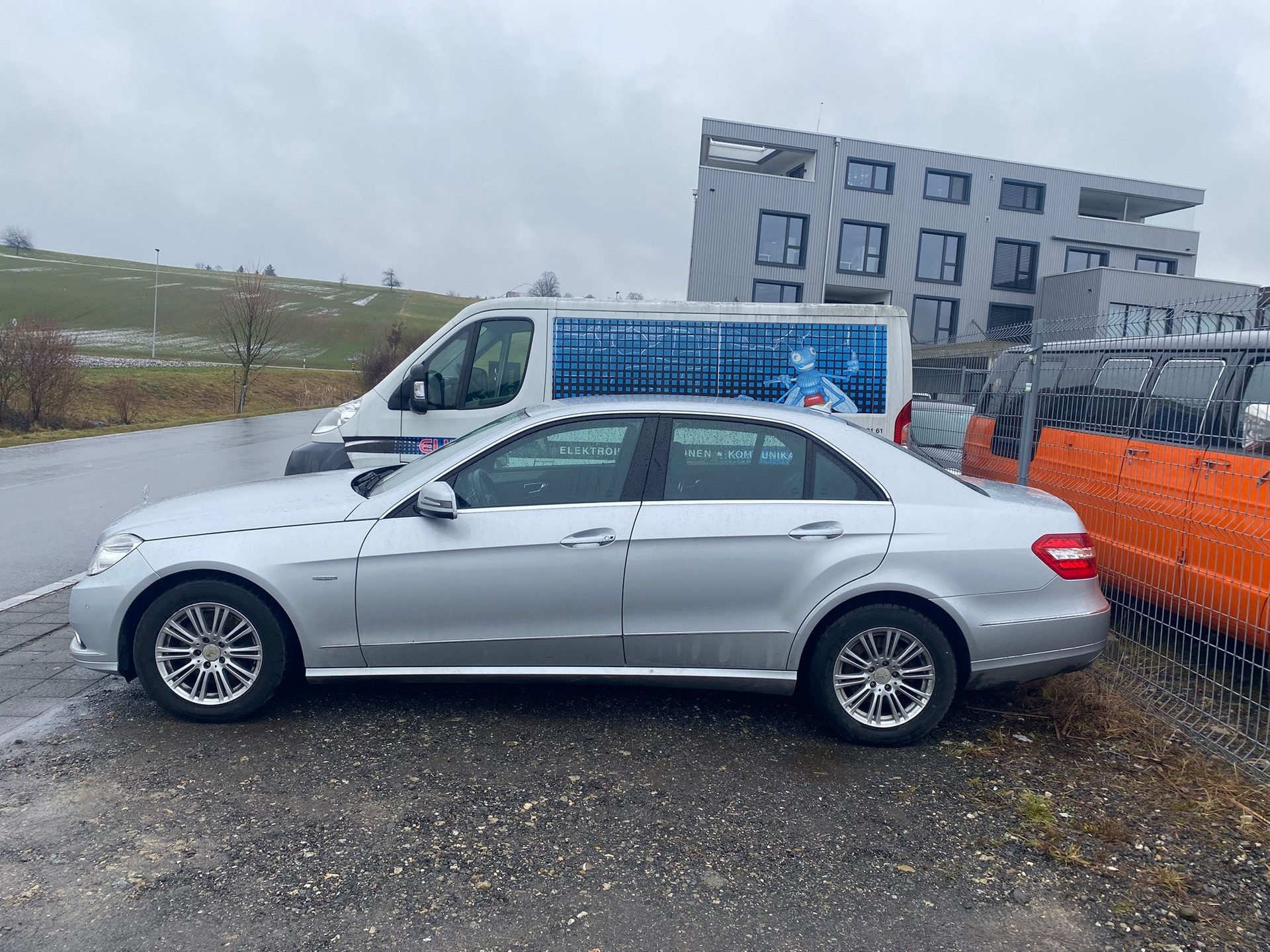 MERCEDES-BENZ E 250 CDI BlueEfficiency Automatic-image-4