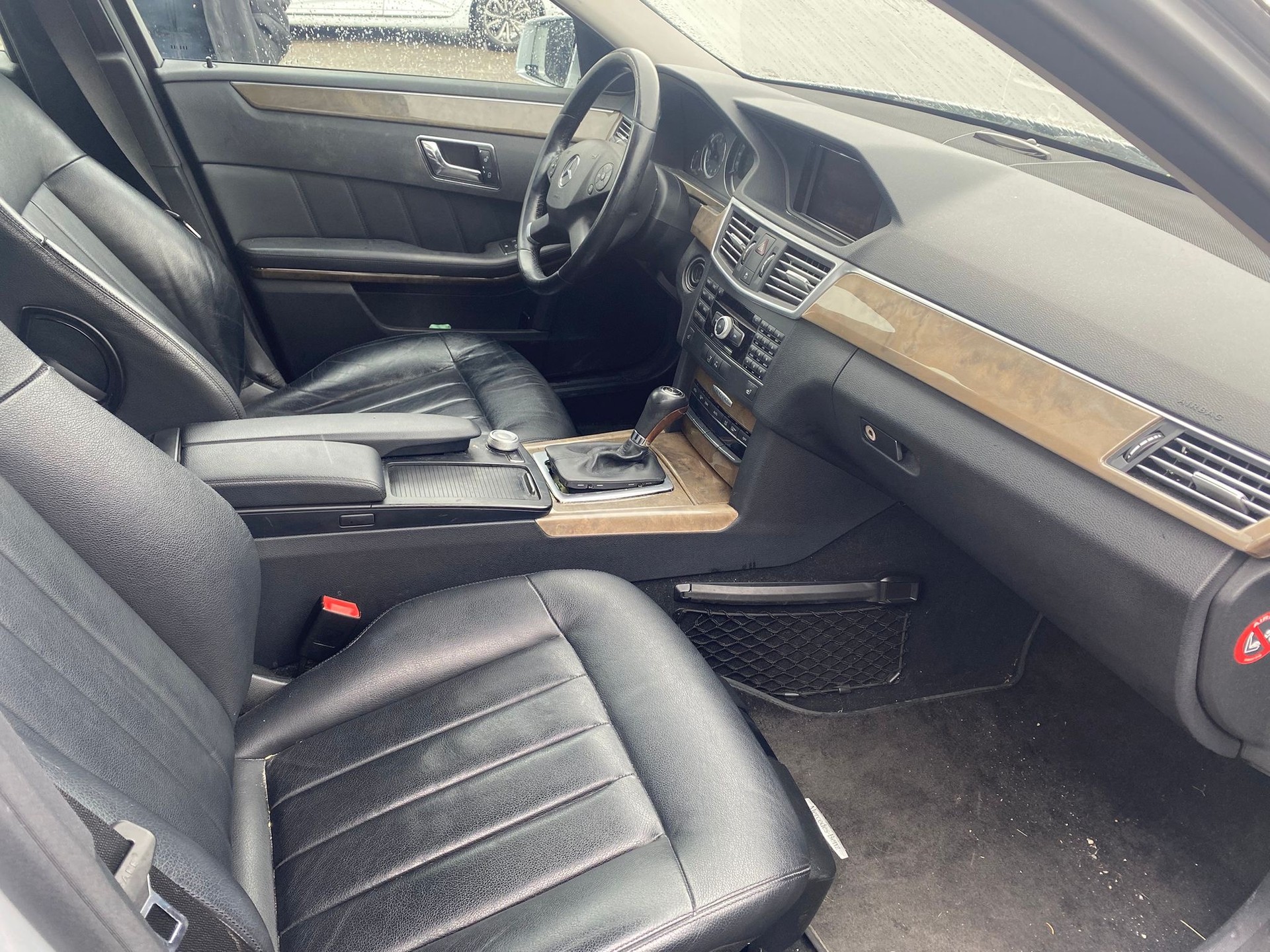 MERCEDES-BENZ E 250 CDI BlueEfficiency Automatic-image-7