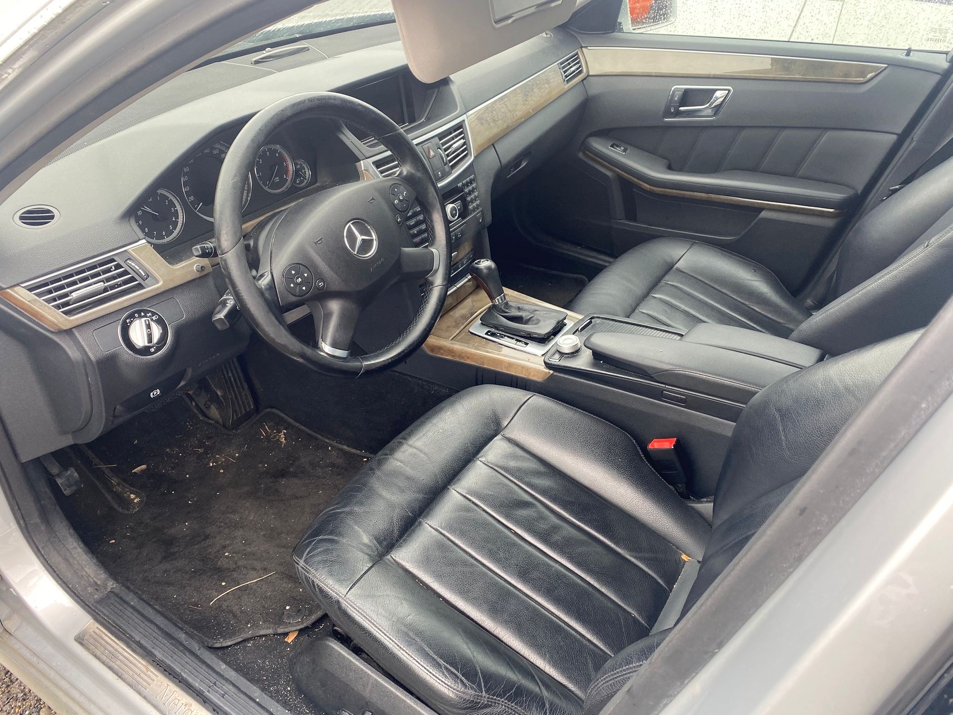 MERCEDES-BENZ E 250 CDI BlueEfficiency Automatic-image-5