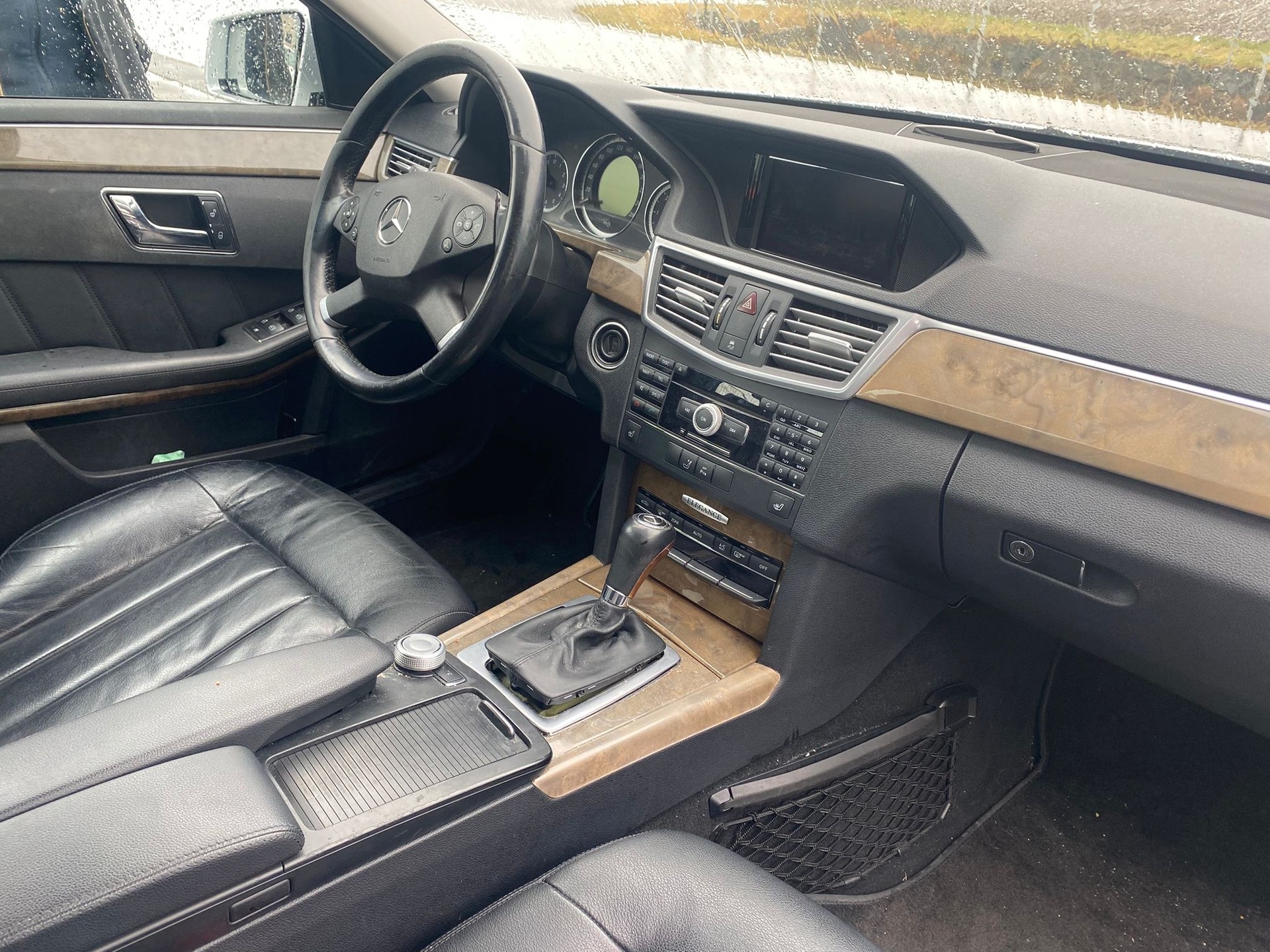 MERCEDES-BENZ E 250 CDI BlueEfficiency Automatic-image-6
