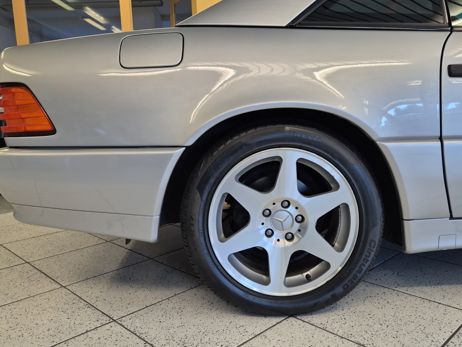 MERCEDES-BENZ SL 320 Special Edition-image-23
