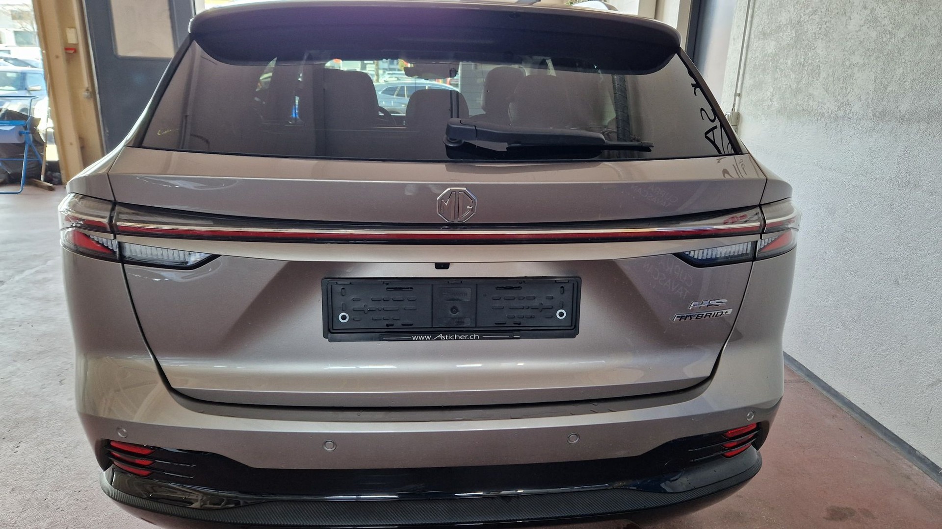 MG HS 1.5 T HEV Luxury-image-4