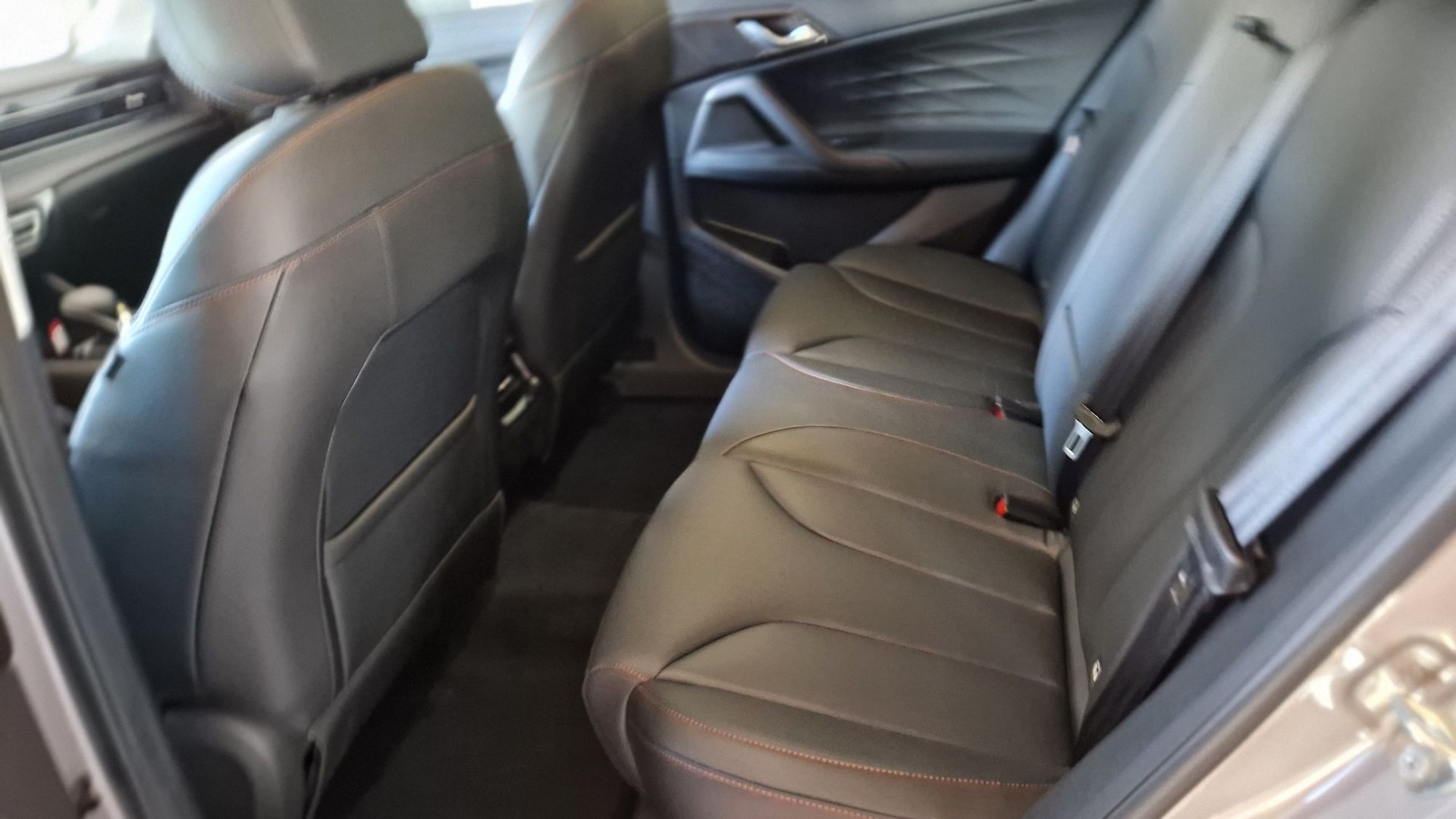 MG HS 1.5 T HEV Luxury-image-10