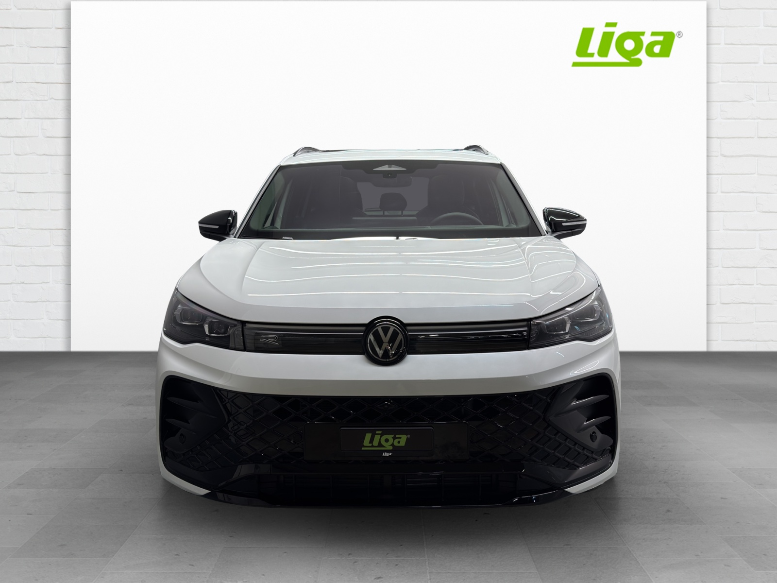 VW Tiguan 2.0 TSI R-Line Plus DSG 4motion-image-2