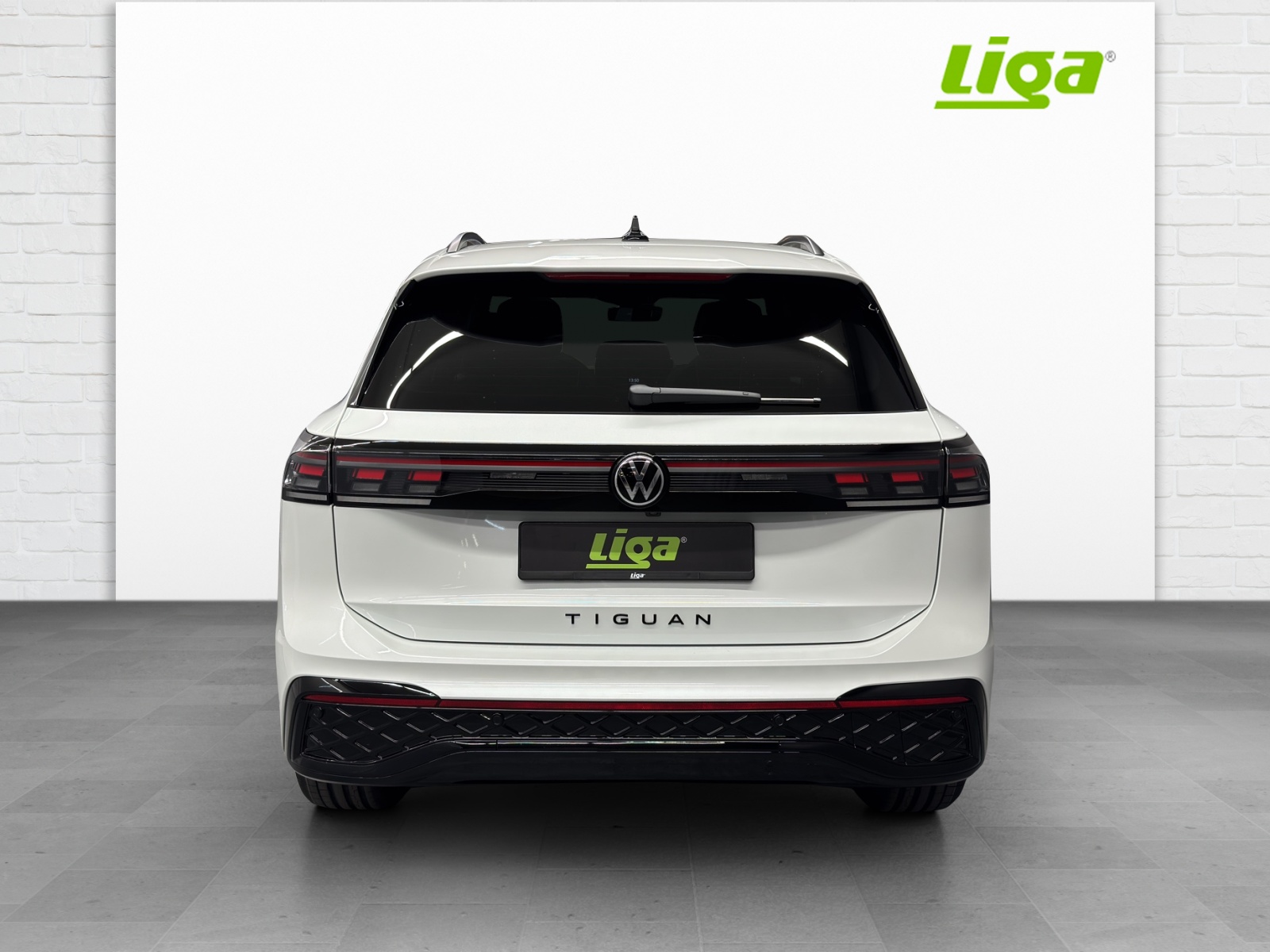 VW Tiguan 2.0 TSI R-Line Plus DSG 4motion-image-4
