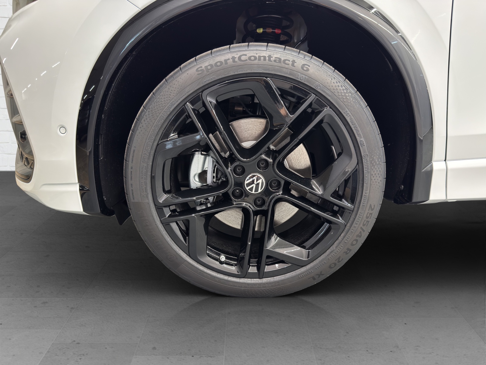 VW Tiguan 2.0 TSI R-Line Plus DSG 4motion-image-5