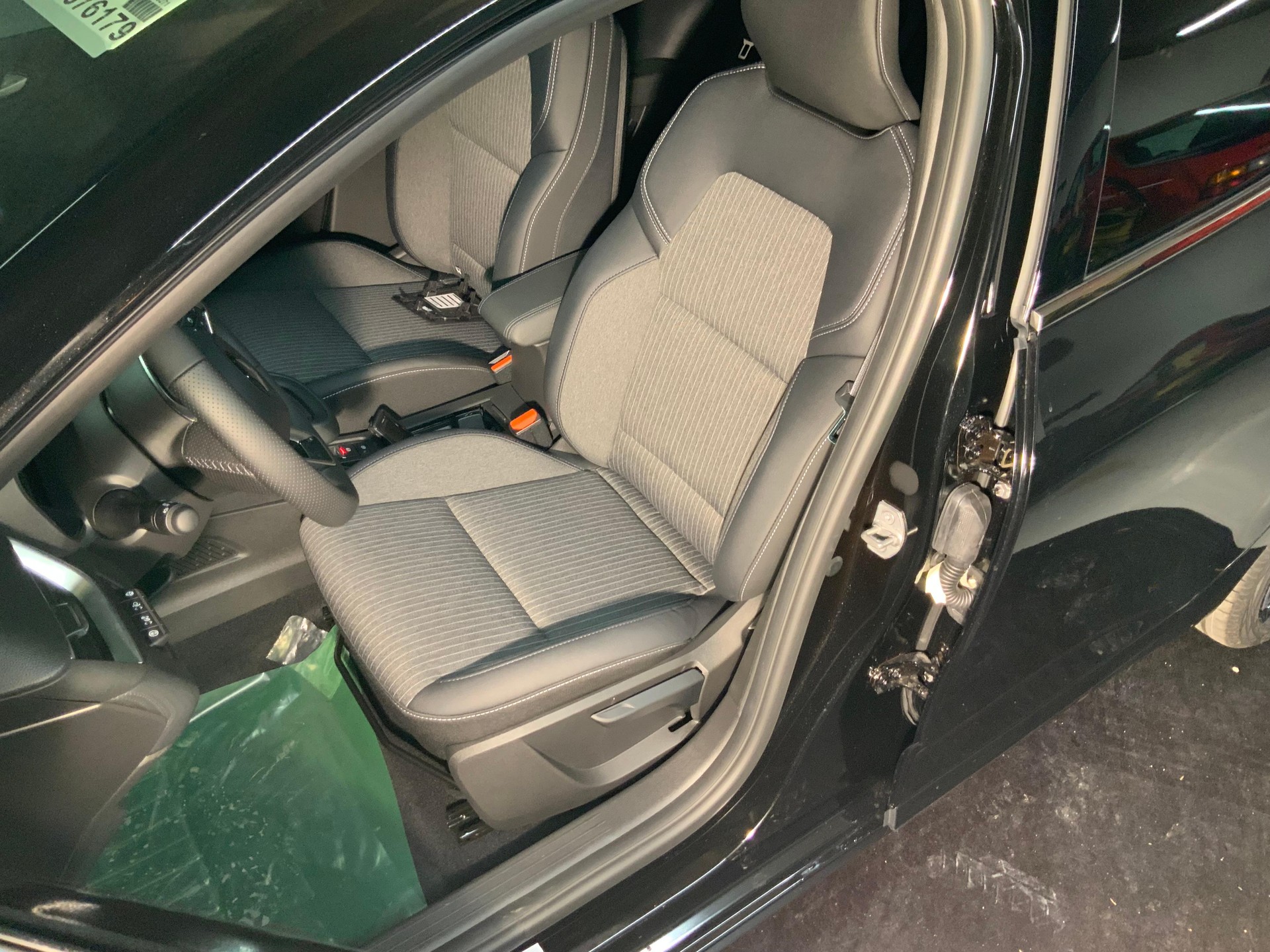 MITSUBISHI Colt 1.6 HEV Intense-image-9