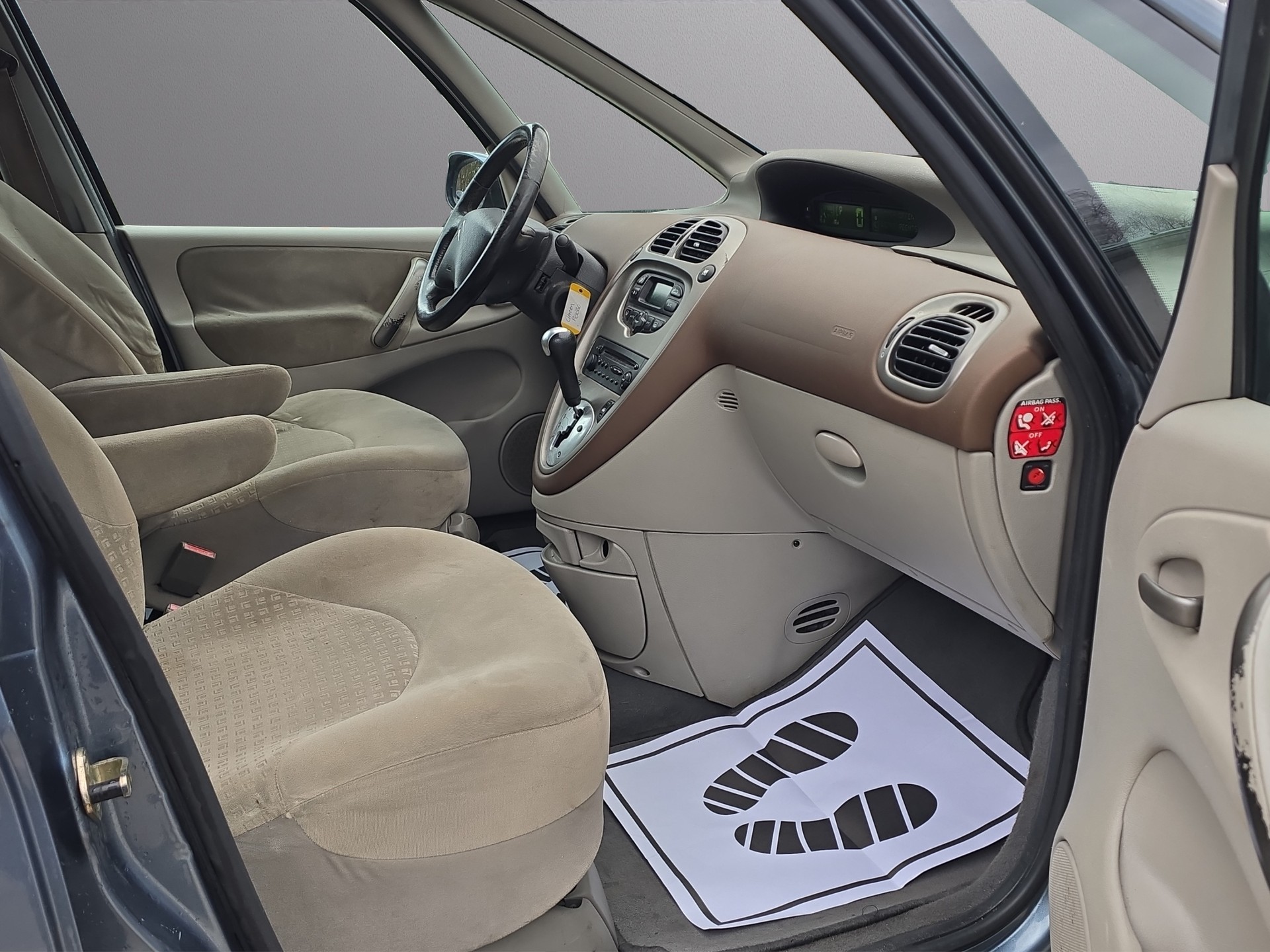 CITROEN Xsara Picasso 2.0i 16V Exclusive Automatic-image-9