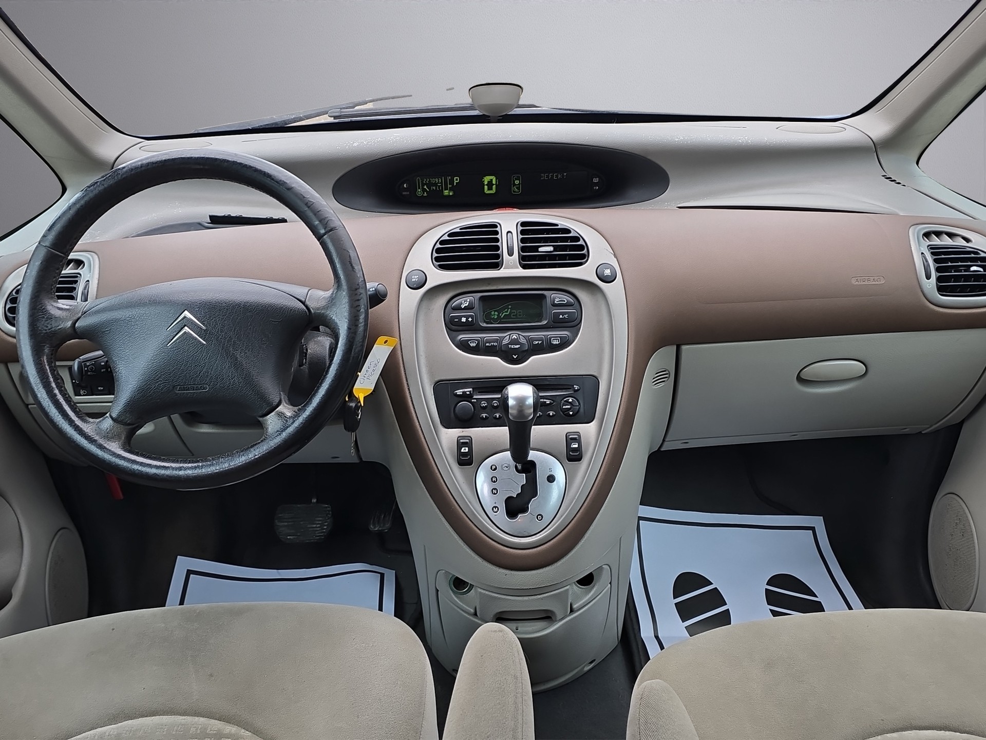 CITROEN Xsara Picasso 2.0i 16V Exclusive Automatic-image-12
