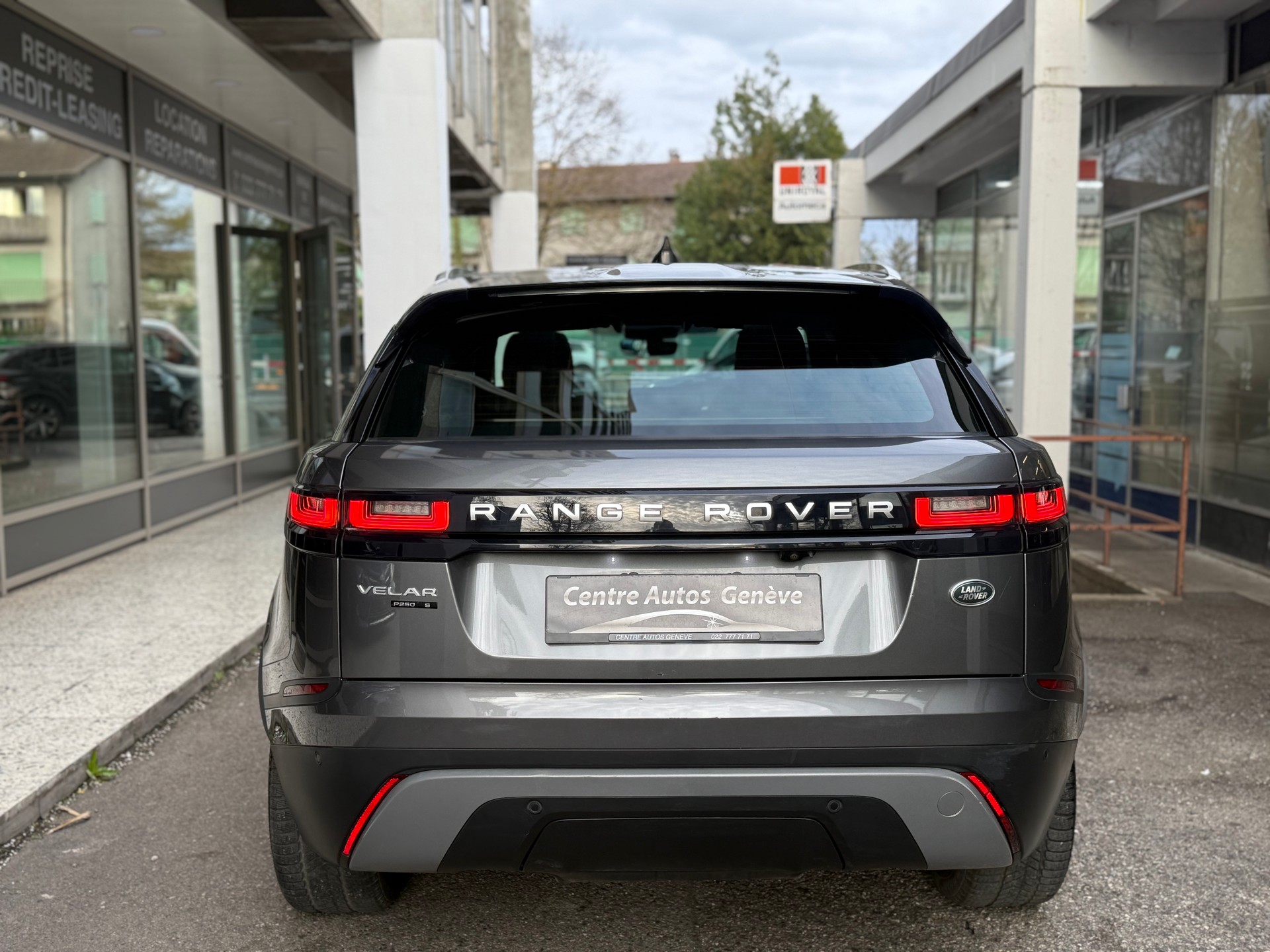 LAND ROVER Range Rover Velar R-Dynamic P 250 SE Automatic-image-5