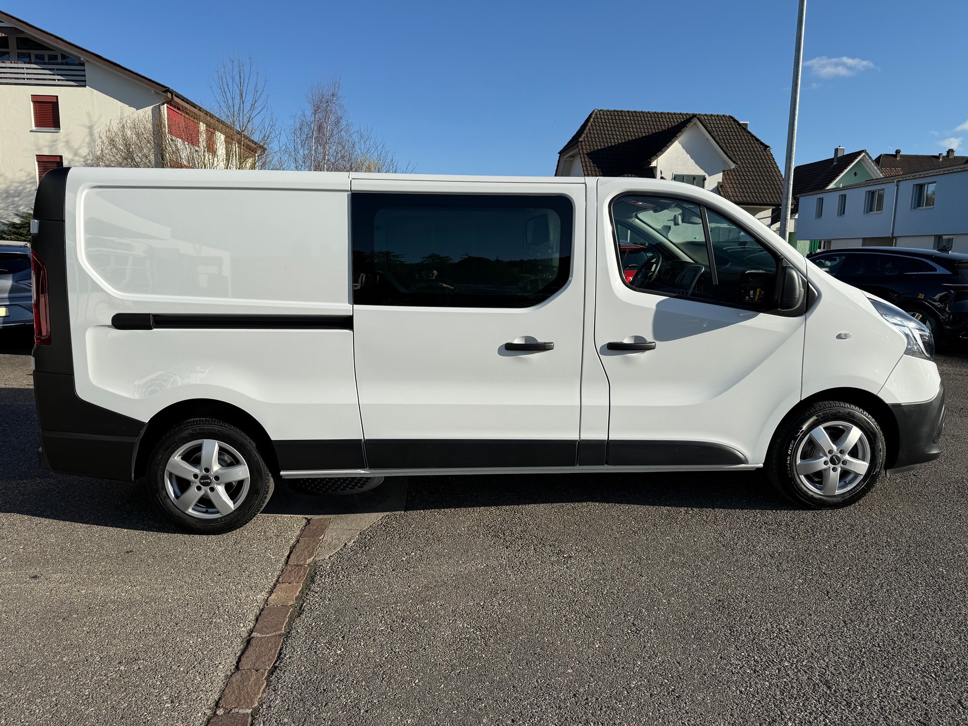 RENAULT Trafic 2.0 Energy dCi 120 3.0t Business L2H1-image-6