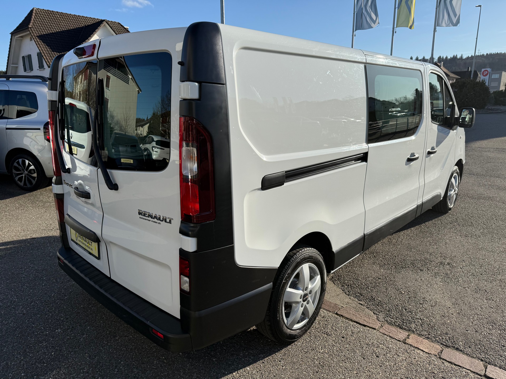 RENAULT Trafic 2.0 Energy dCi 120 3.0t Business L2H1-image-5