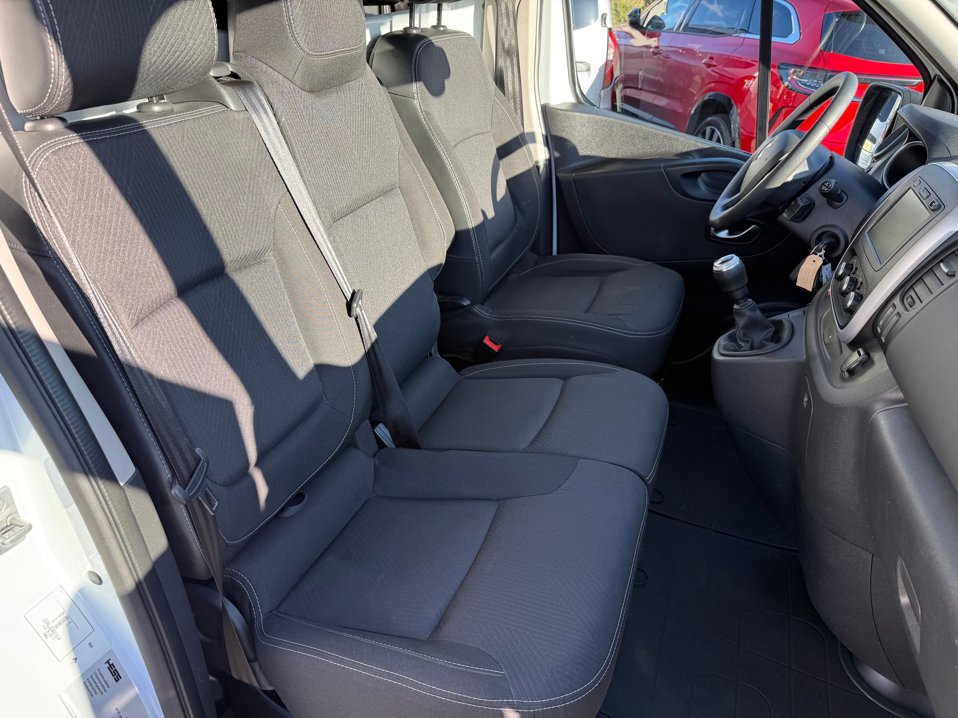 RENAULT Trafic 2.0 Energy dCi 120 3.0t Business L2H1-image-10