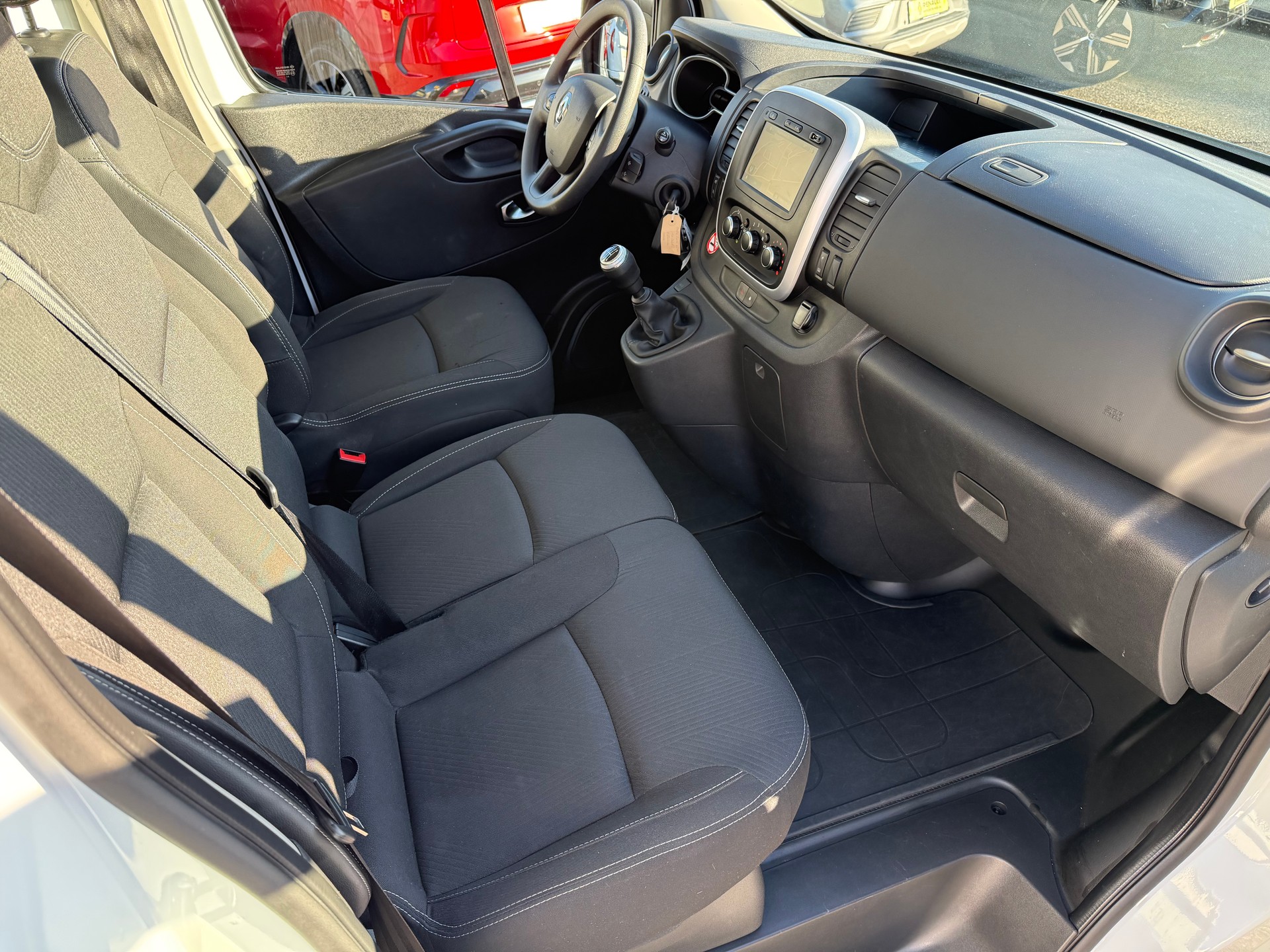 RENAULT Trafic 2.0 Energy dCi 120 3.0t Business L2H1-image-9