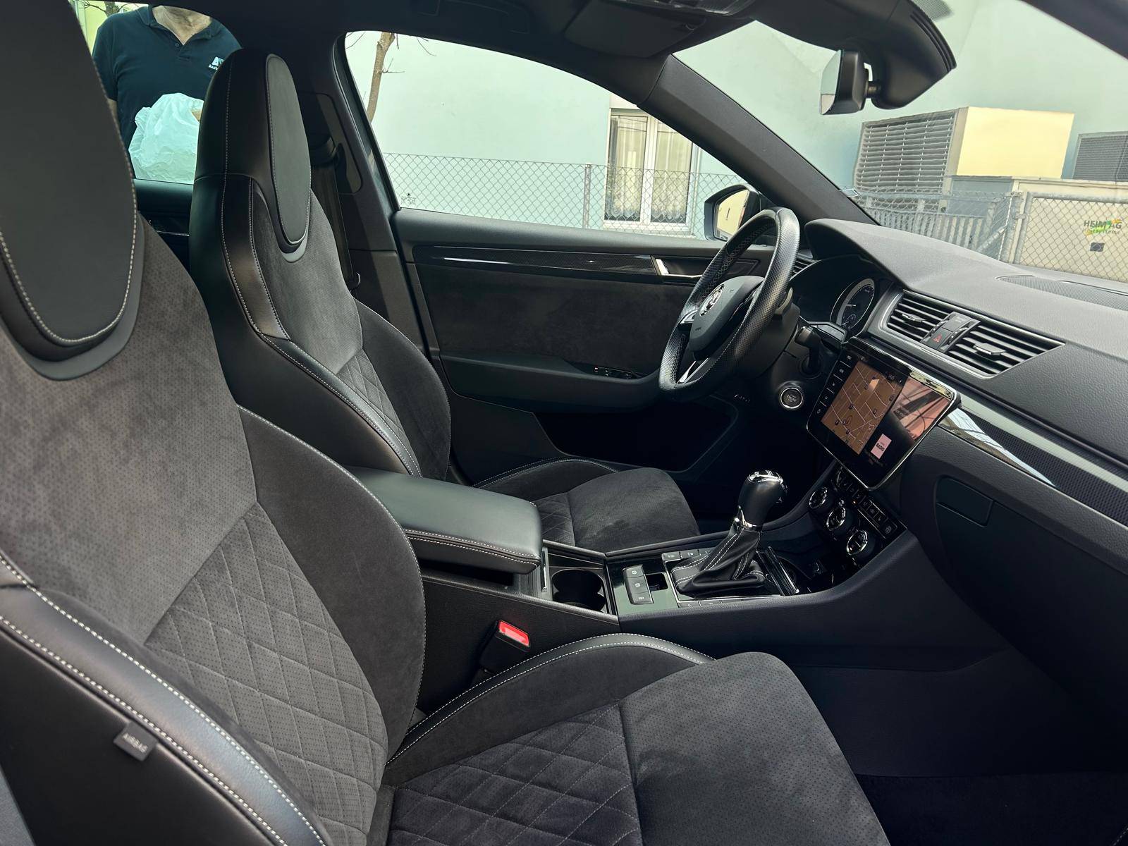 SKODA Superb Combi 2.0 TDi SportLine 4x4 DSG-image-11