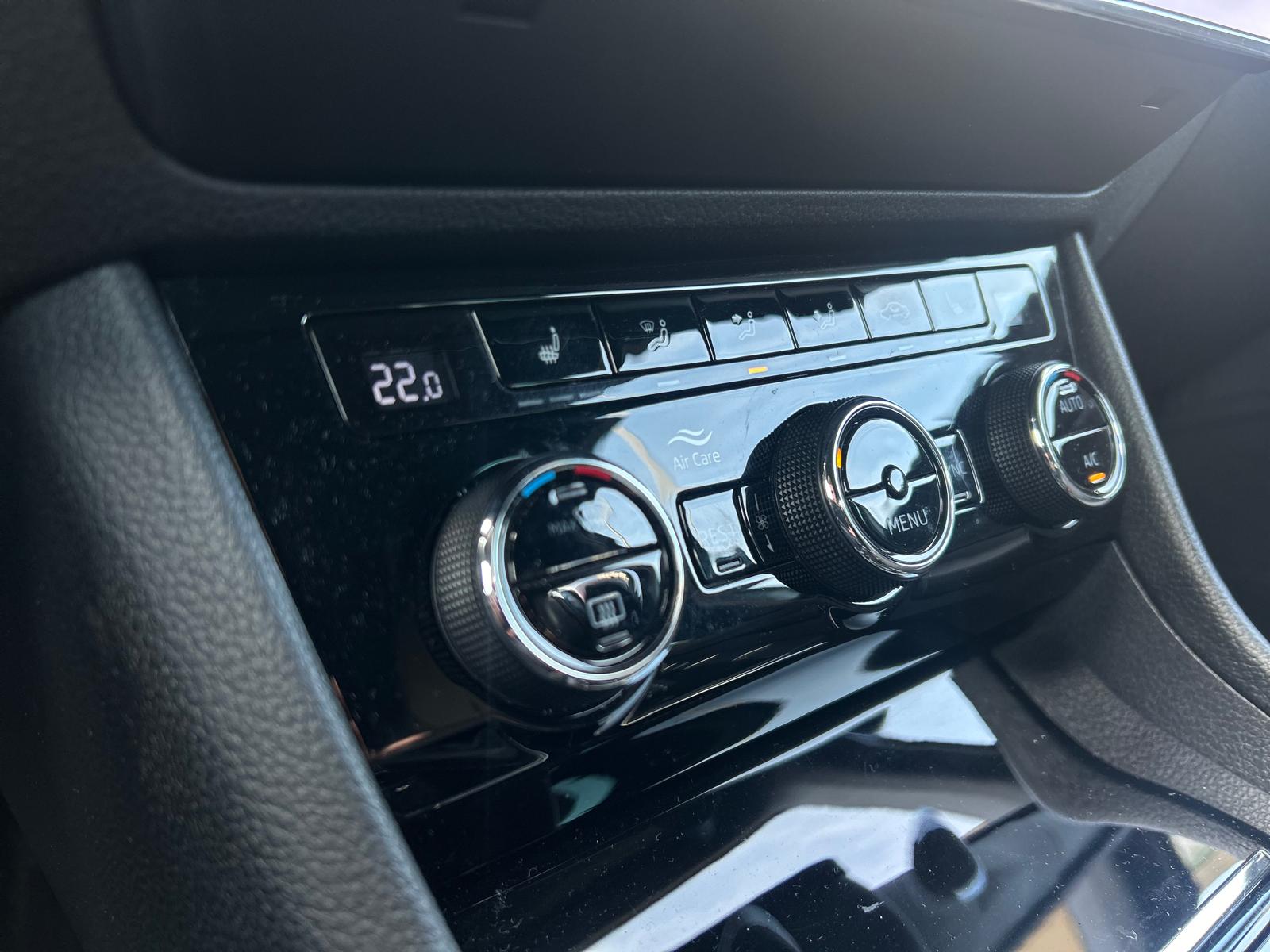 SKODA Superb Combi 2.0 TDi SportLine 4x4 DSG-image-13