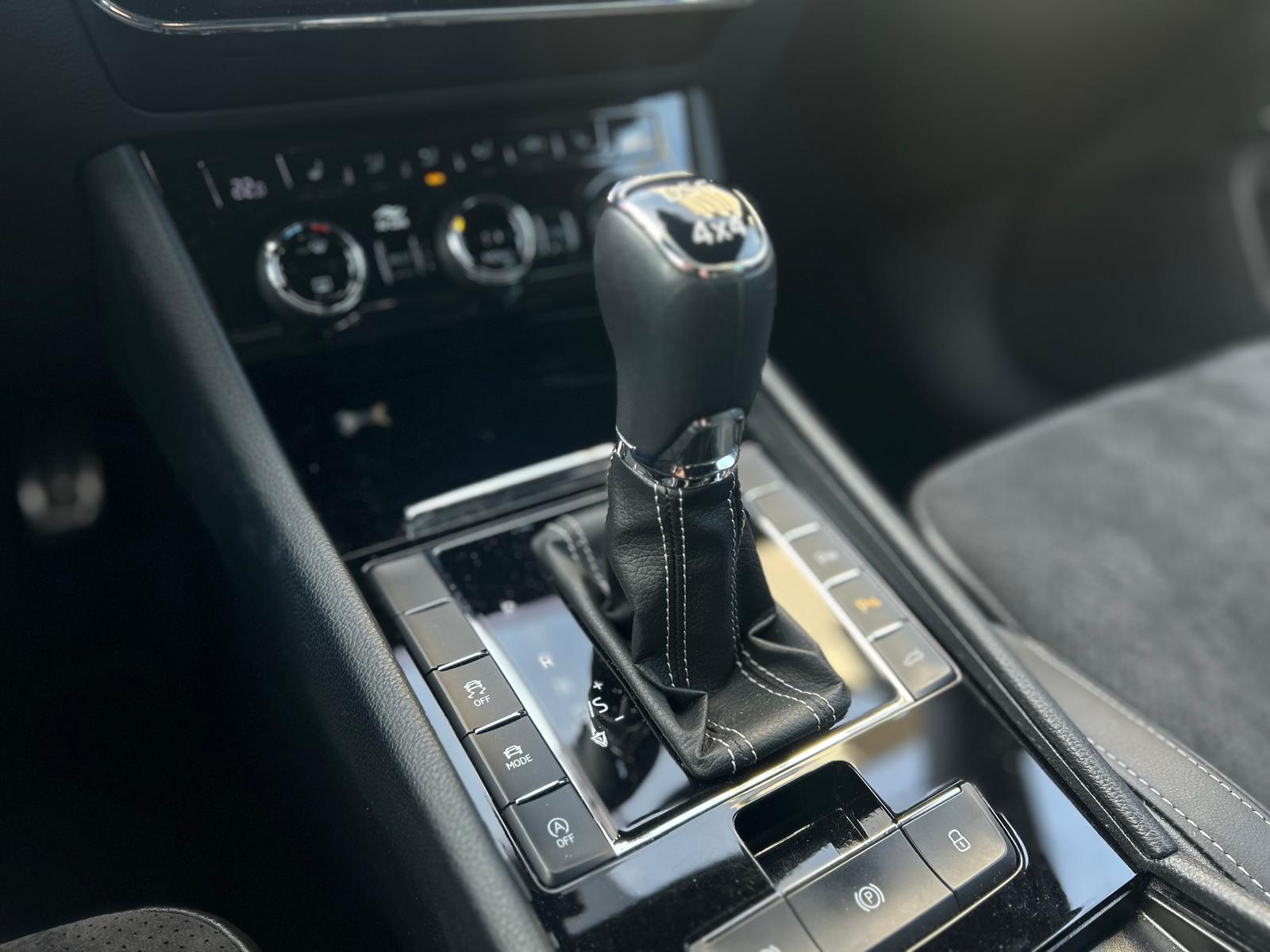 SKODA Superb Combi 2.0 TDi SportLine 4x4 DSG-image-16