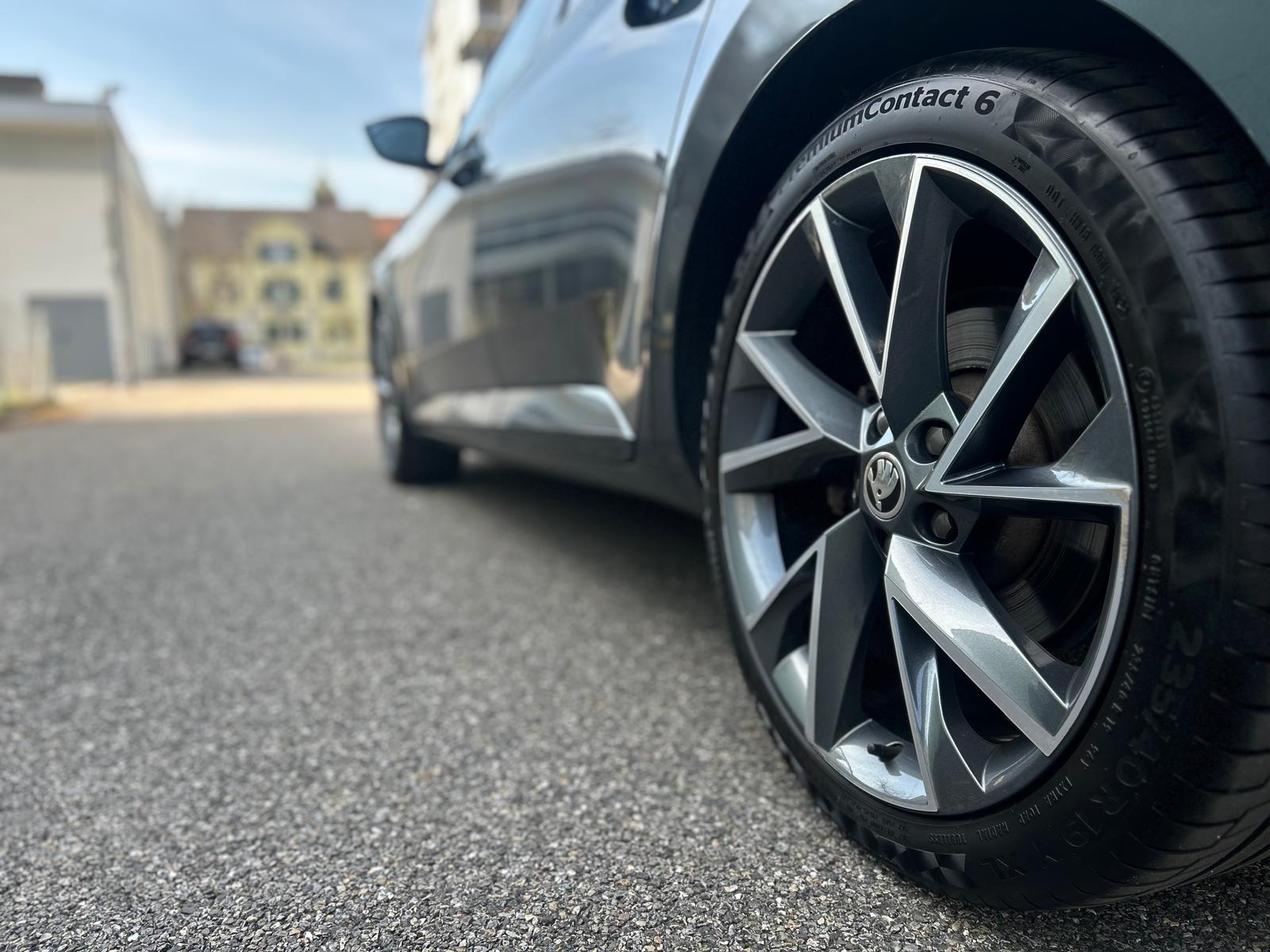 SKODA Superb Combi 2.0 TDi SportLine 4x4 DSG-image-21