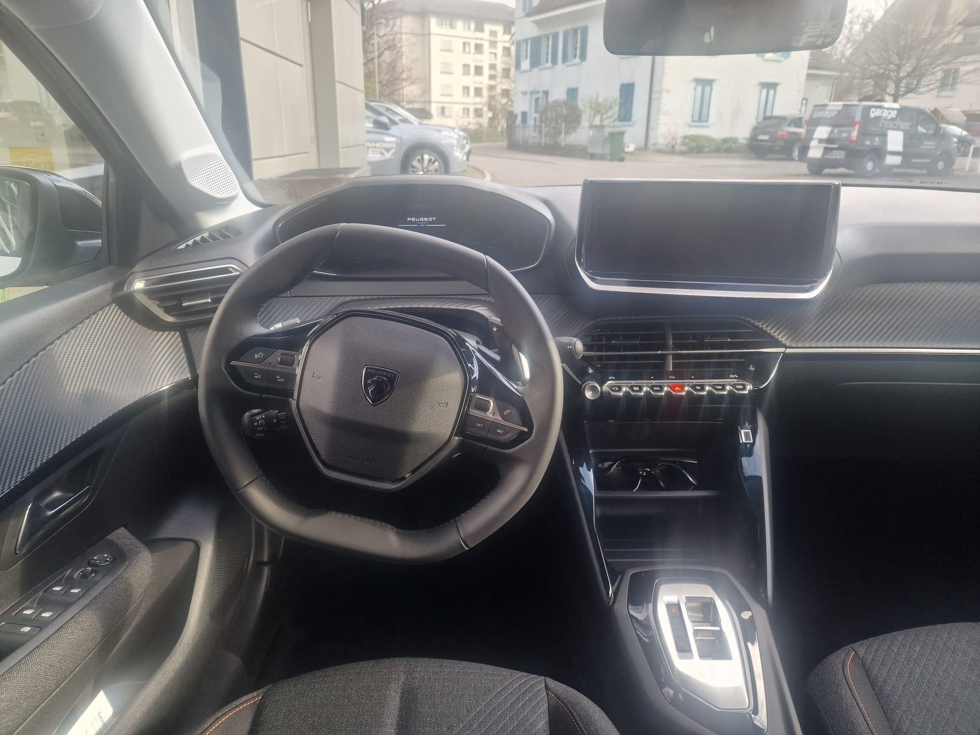 PEUGEOT 208 1.2 Hybrid Style-image-5