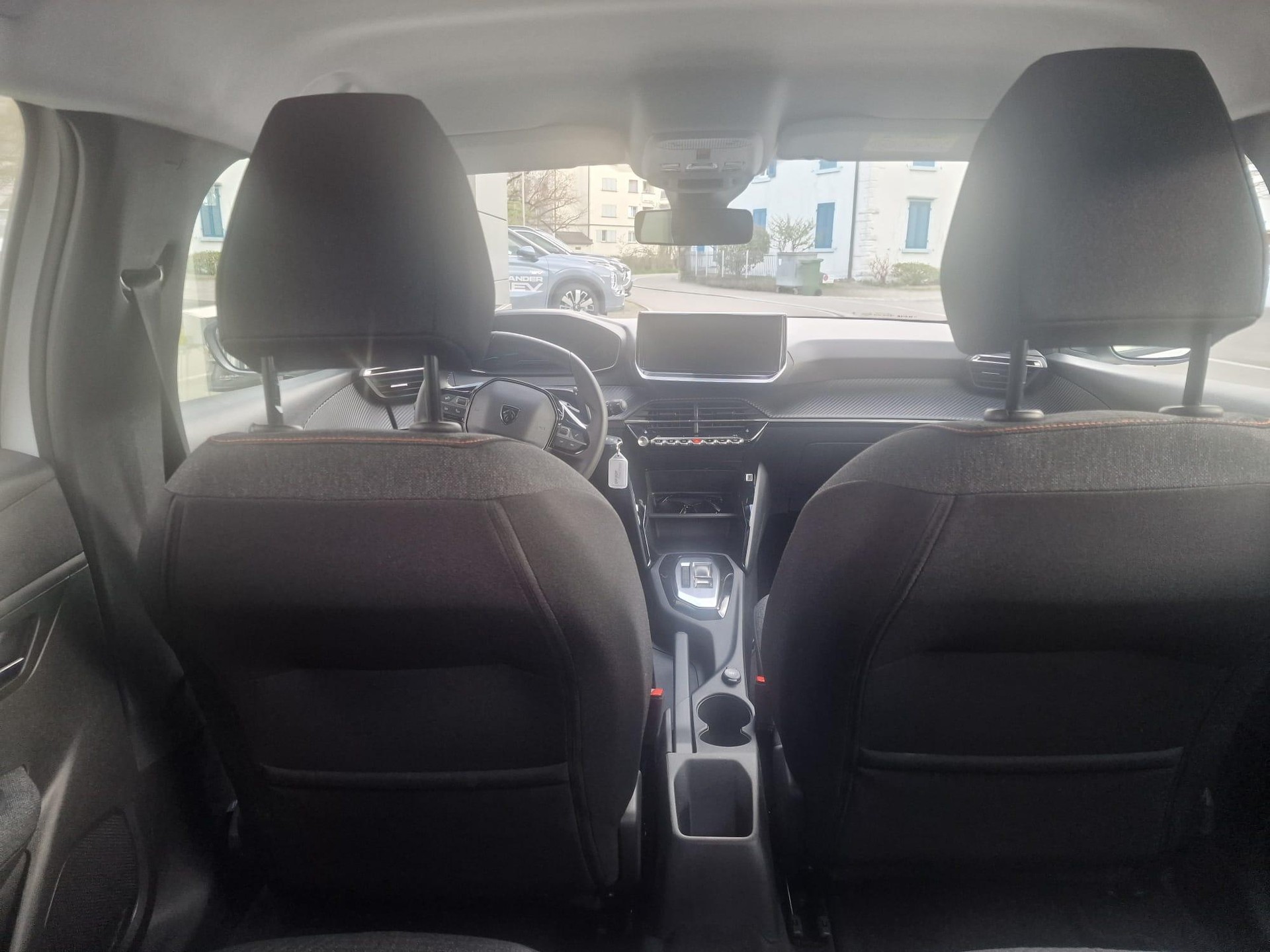 PEUGEOT 208 1.2 Hybrid Style-image-11