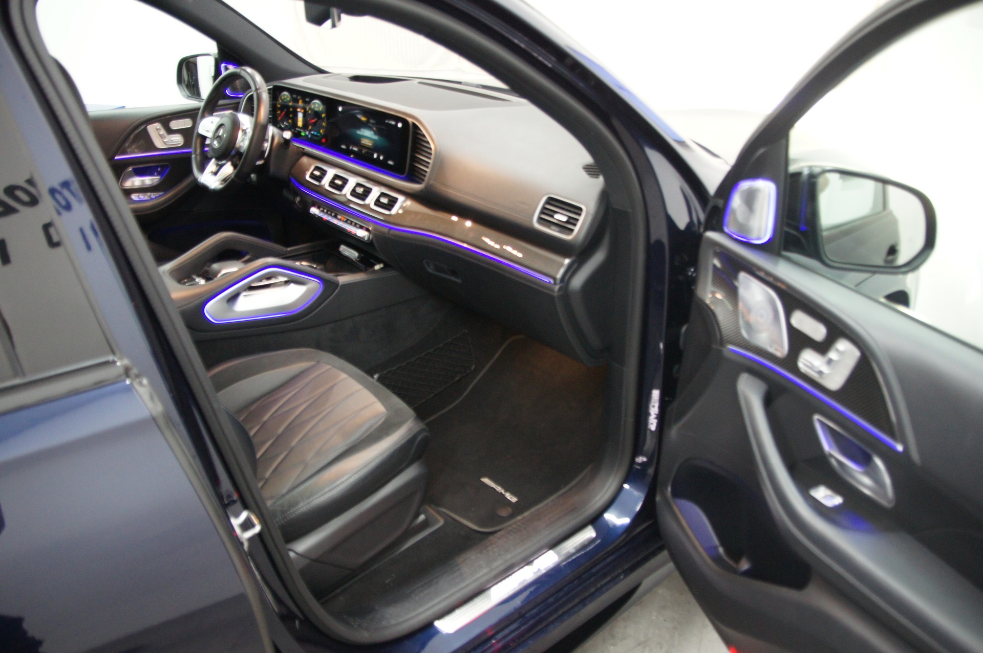 MERCEDES-BENZ GLS 63 4Matic+ TCT 9G-image-12