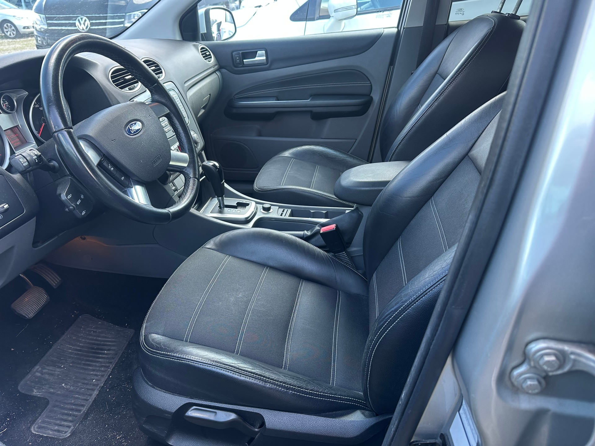 FORD Focus 2.0i Titanium Automatic-image-5