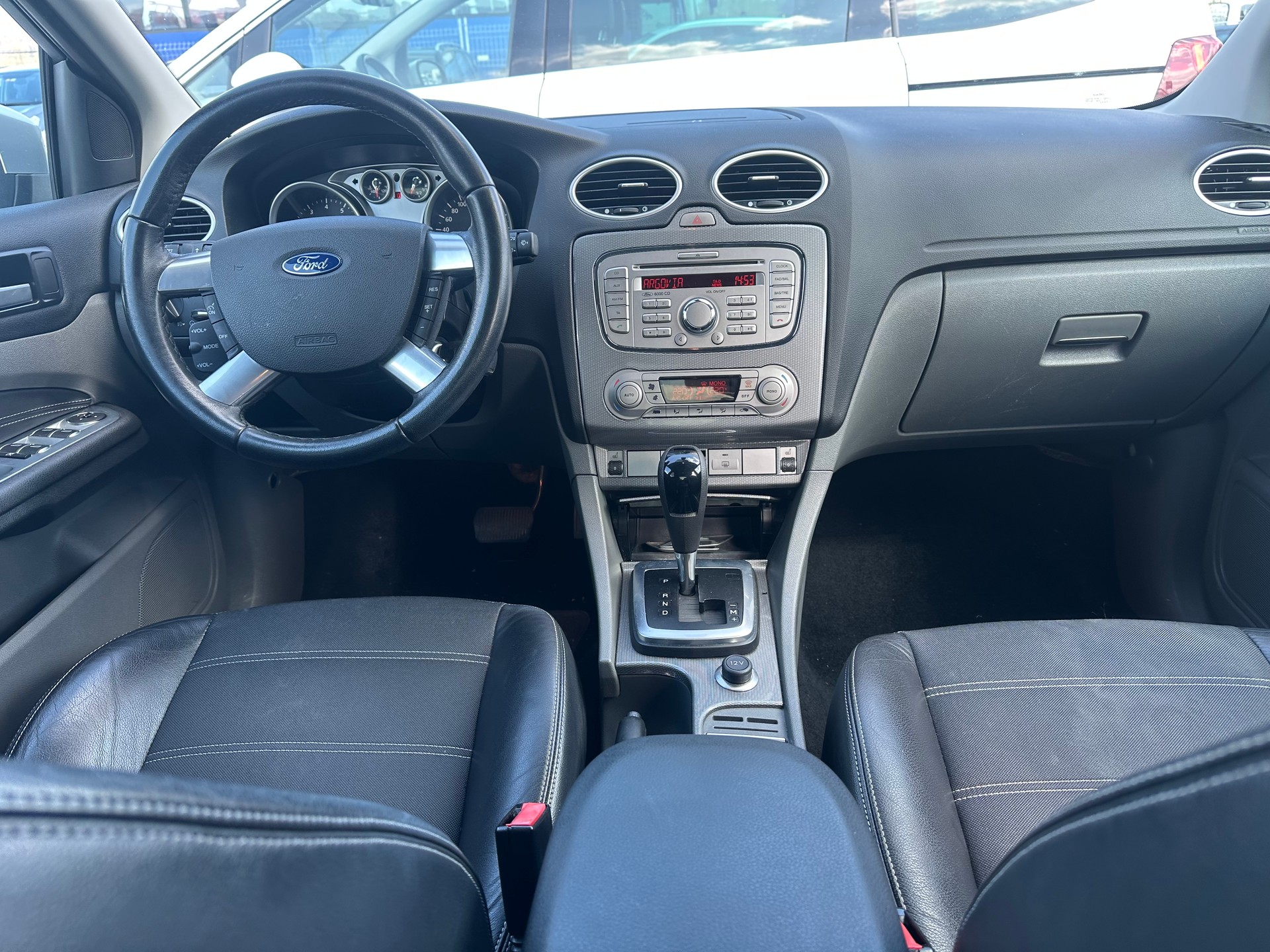 FORD Focus 2.0i Titanium Automatic-image-6