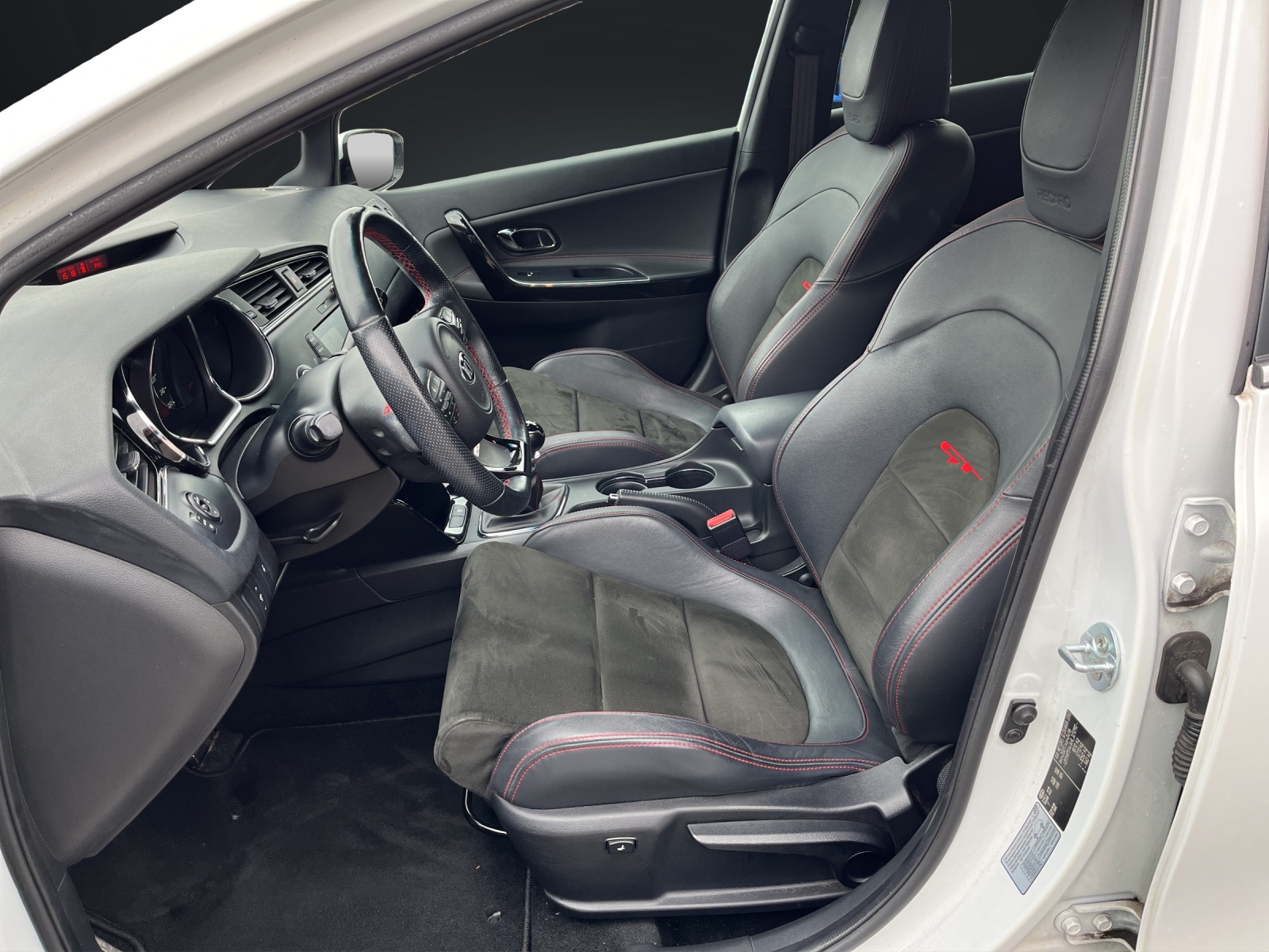 KIA Cee'd 1.6 GDi Turbo GT-image-8