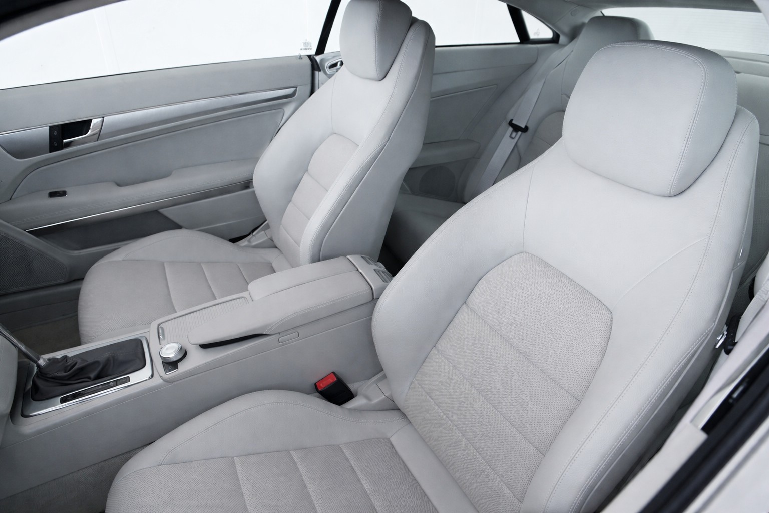 MERCEDES-BENZ E 250 CGI BlueEfficiency 7G-Tronic-image-2