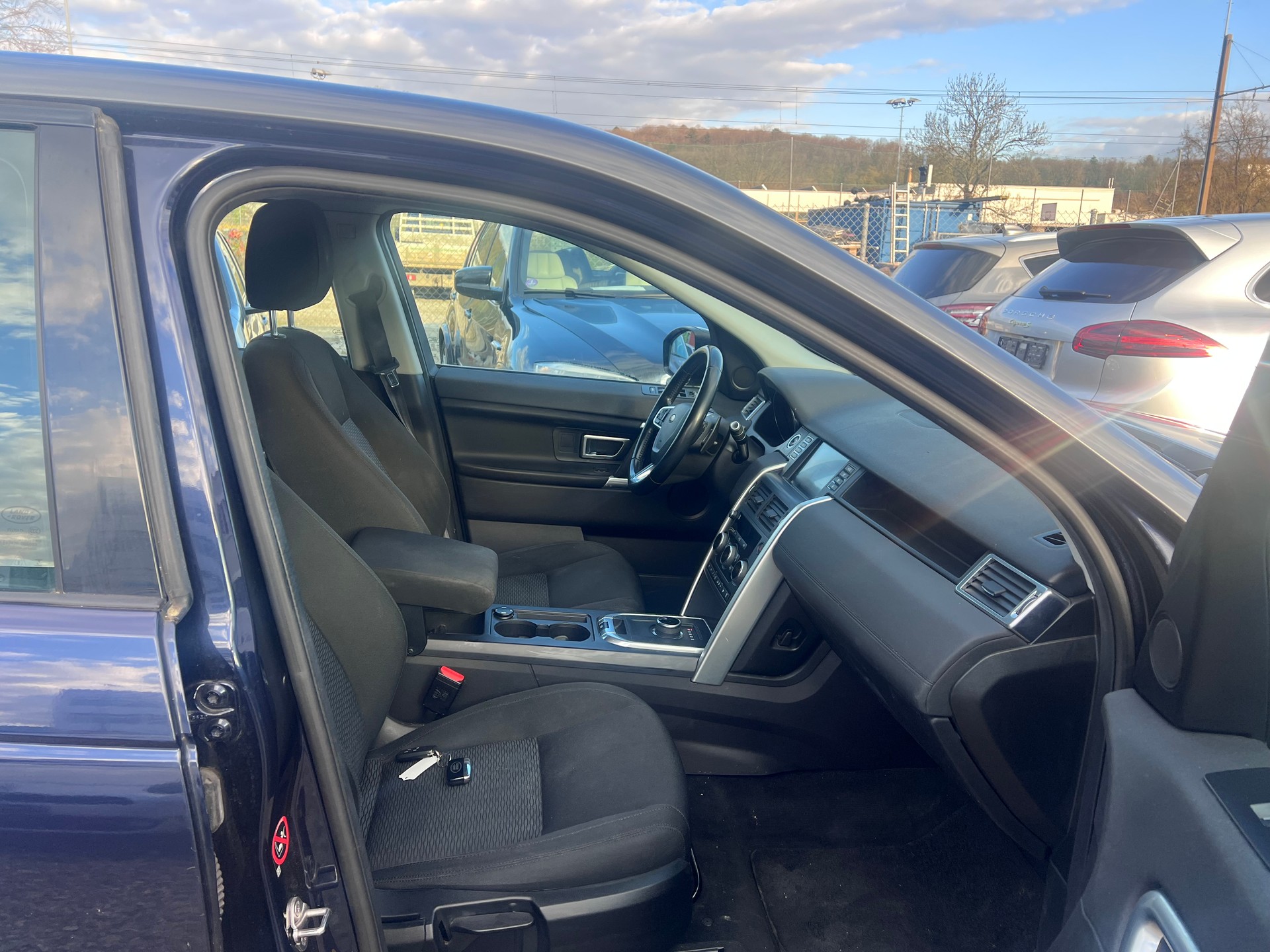 LAND ROVER Discovery 2.0 TD4 S Automatic-image-10