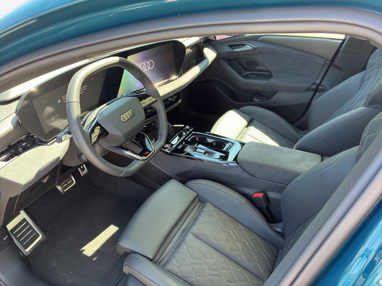 AUDI S6 Avant e-tron quattro-image-8
