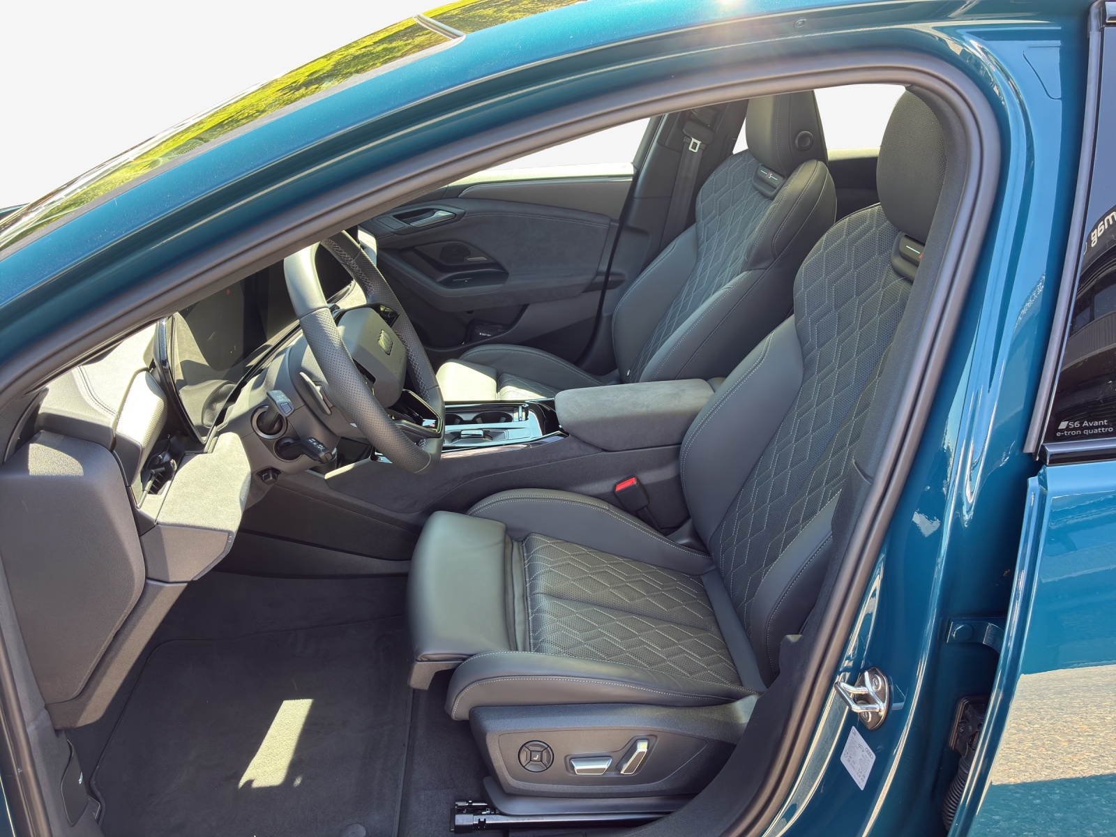 AUDI S6 Avant e-tron quattro-image-7