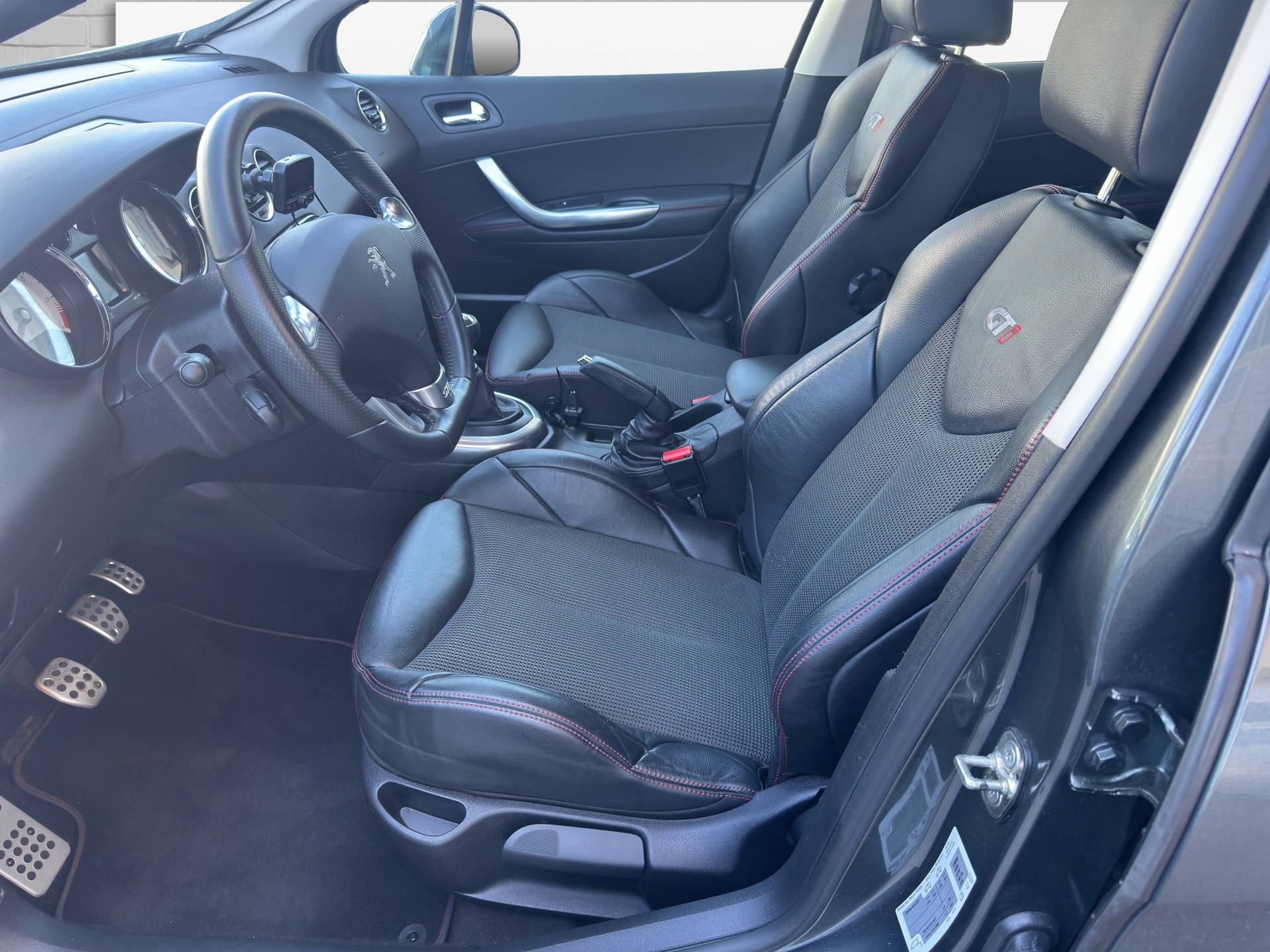 PEUGEOT 308 1.6 16V T GTi-image-10