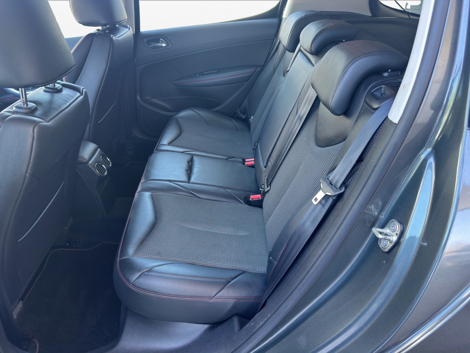PEUGEOT 308 1.6 16V T GTi-image-12