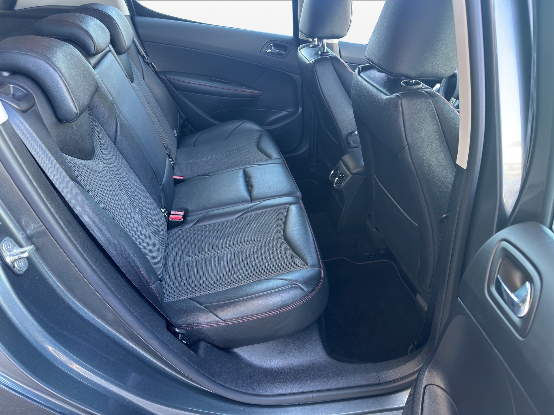 PEUGEOT 308 1.6 16V T GTi-image-13