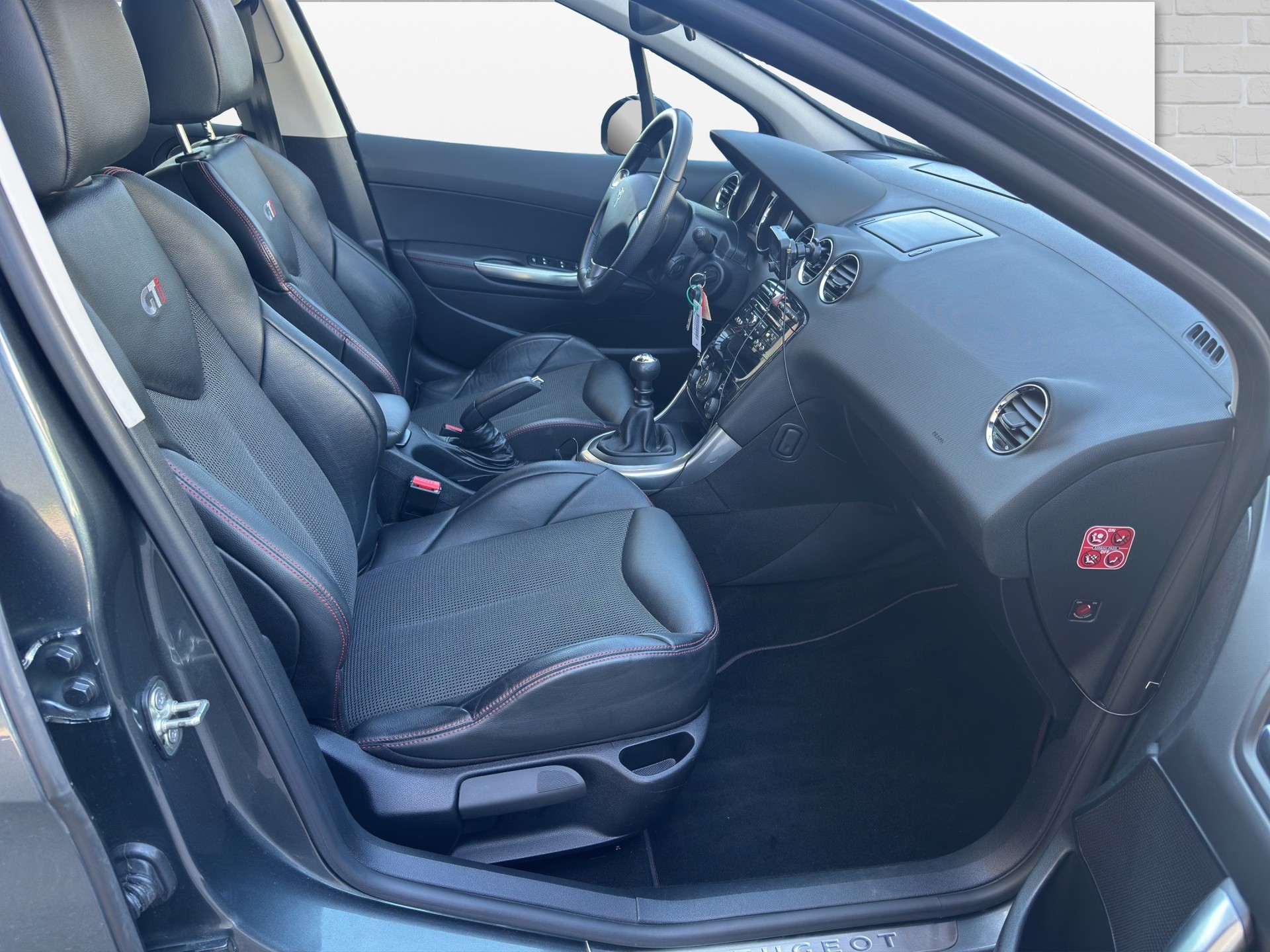 PEUGEOT 308 1.6 16V T GTi-image-11