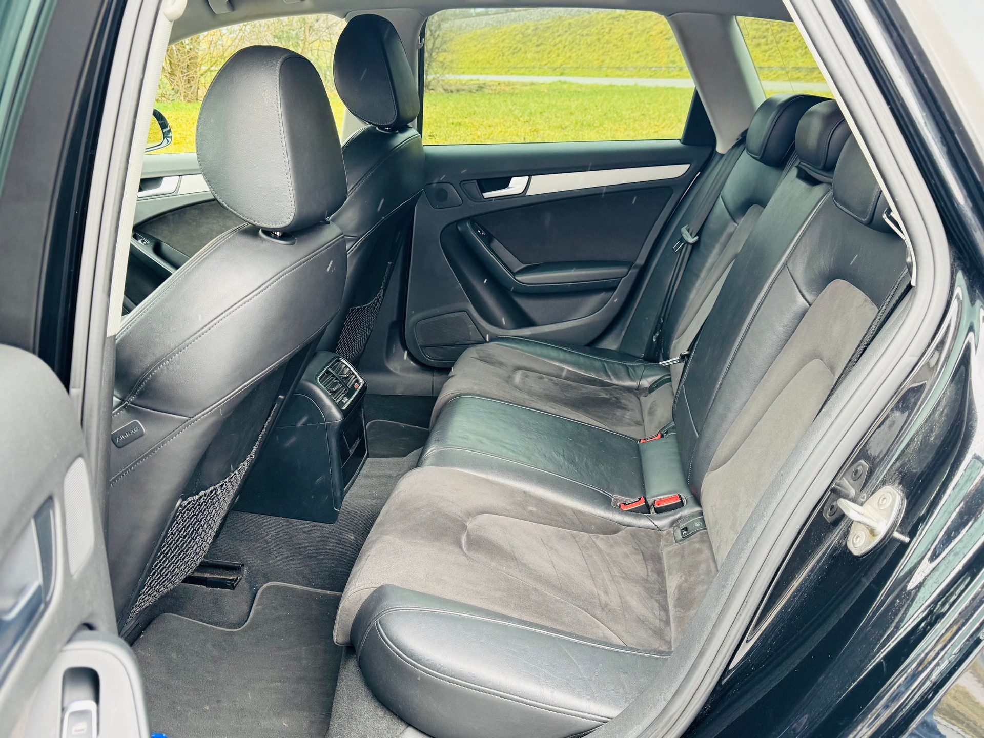 AUDI A4 Avant 1.8 TFSI quattro S-Line-image-13