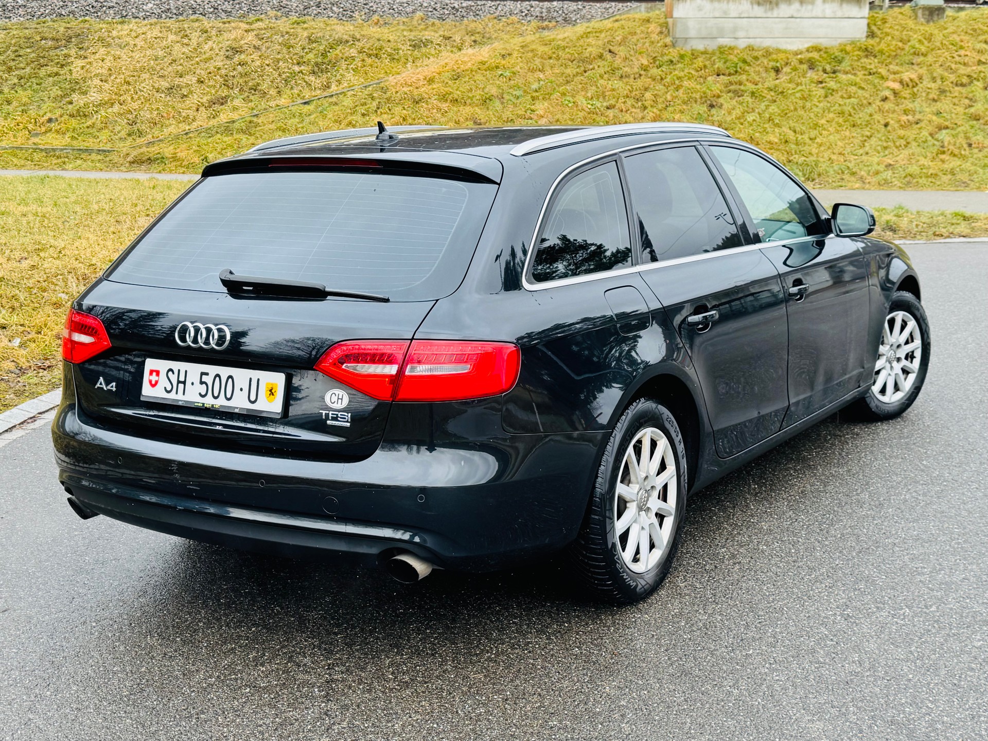 AUDI A4 Avant 1.8 TFSI quattro S-Line-image-3