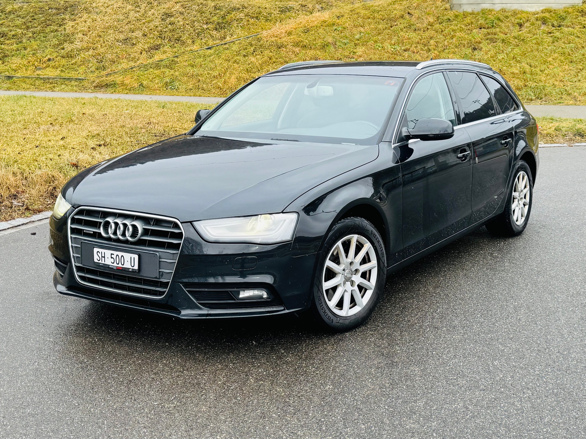 AUDI A4 Avant 1.8 TFSI quattro S-Line-image-1